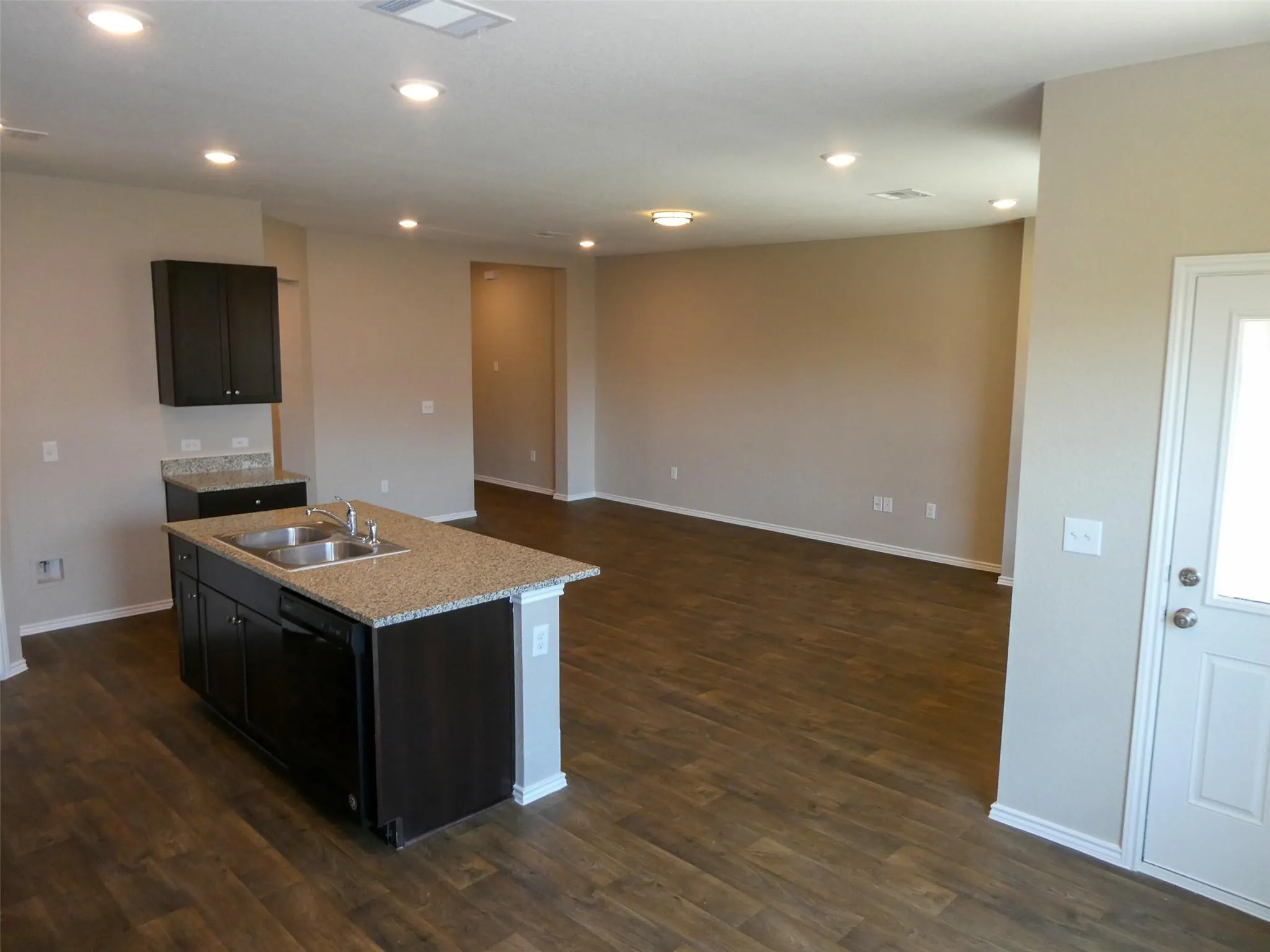 Photo 5 of 6009 RODERICK DR