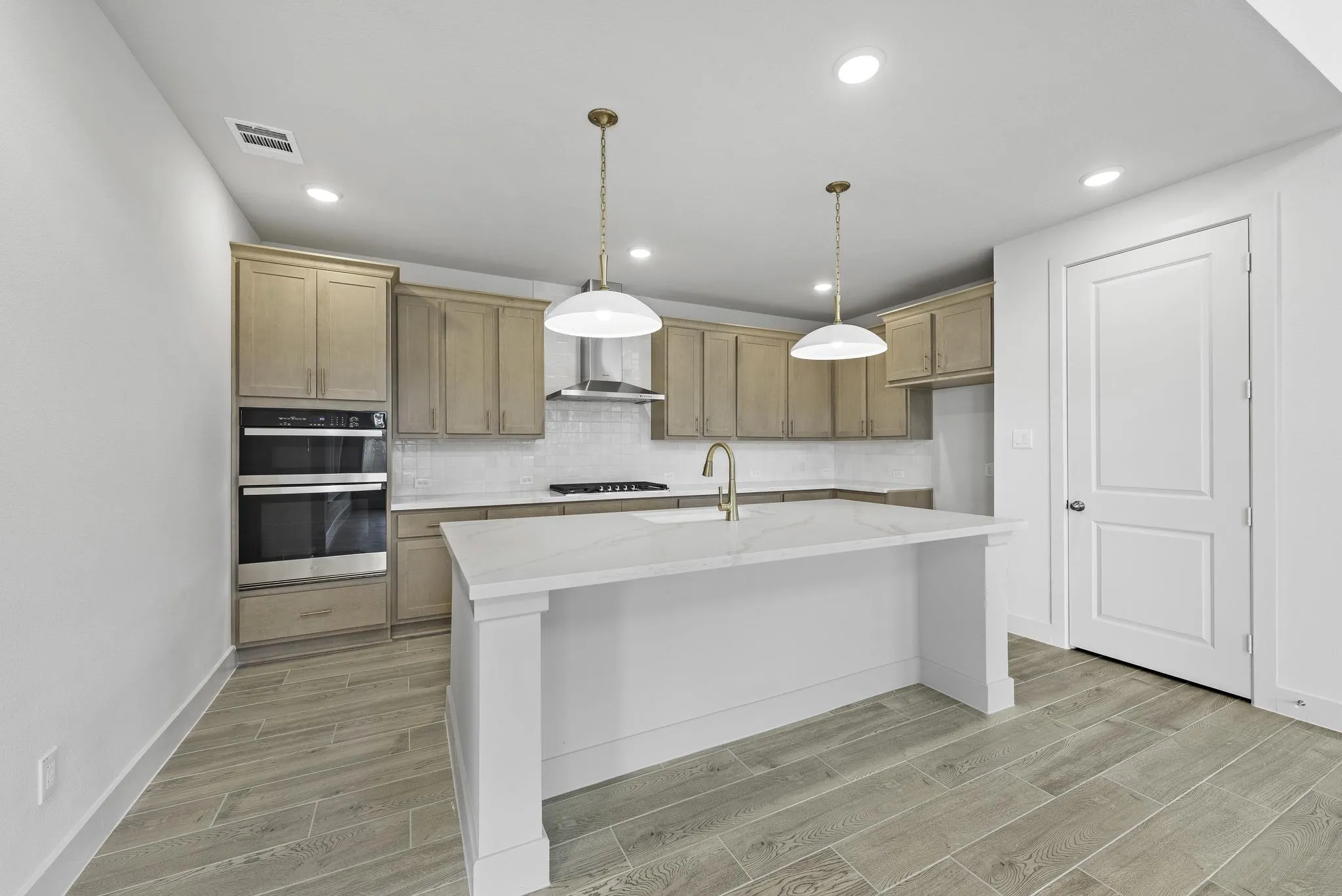 Photo 5 of 433 BUCKAROO DR