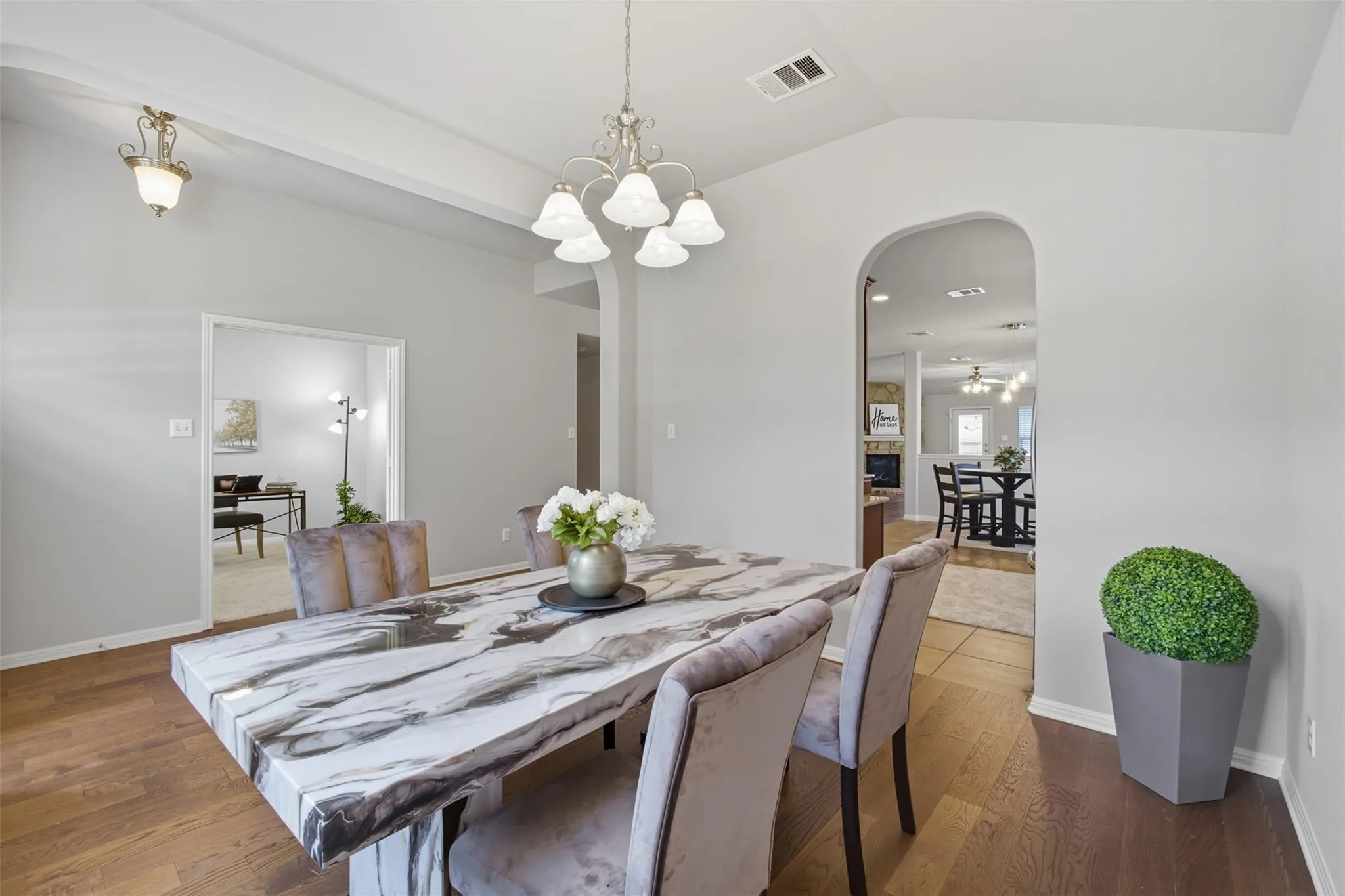 Photo 3 of 613 KINGSTON LACY BLVD