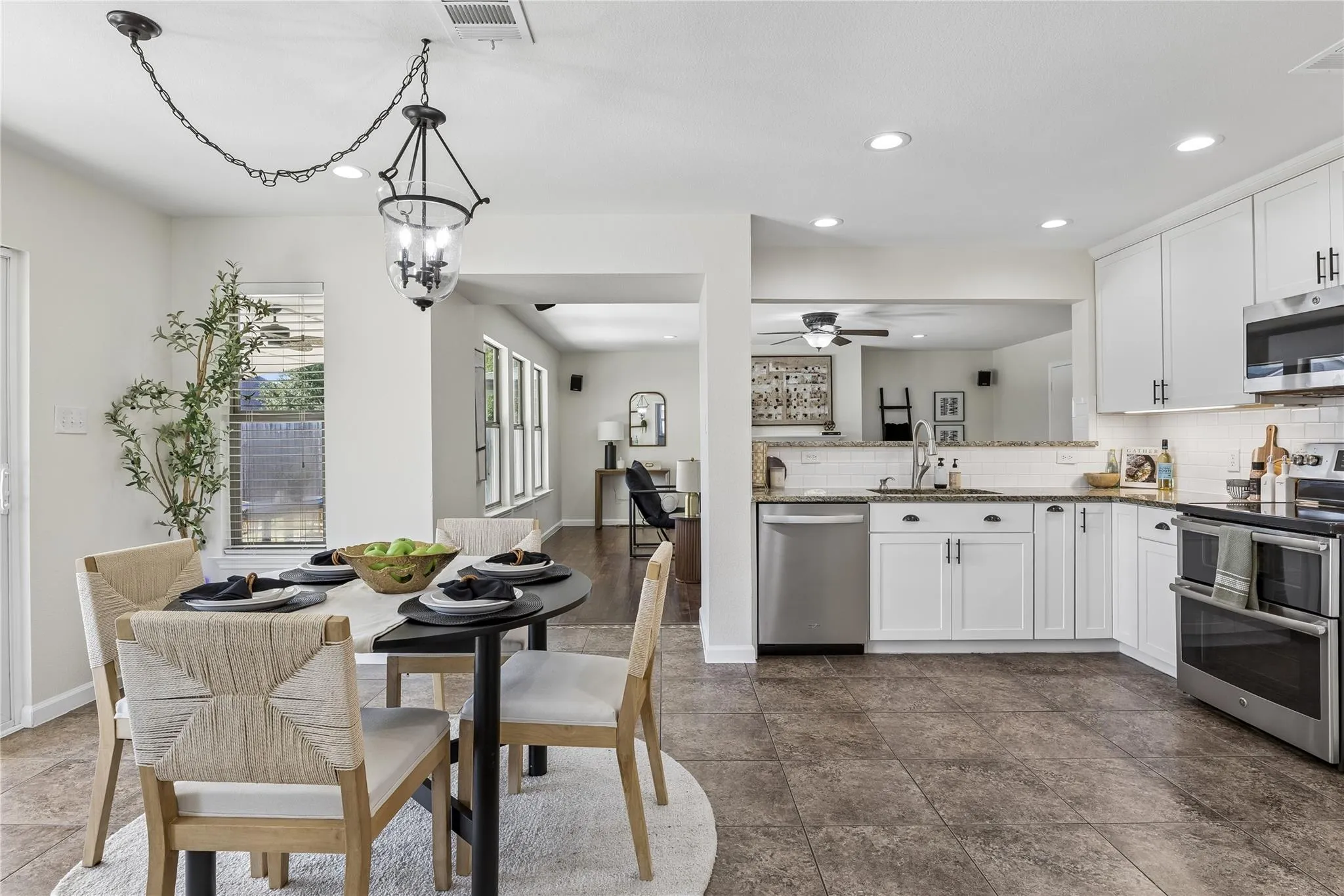 Photo 4 of 1718 AMISTAD WAY