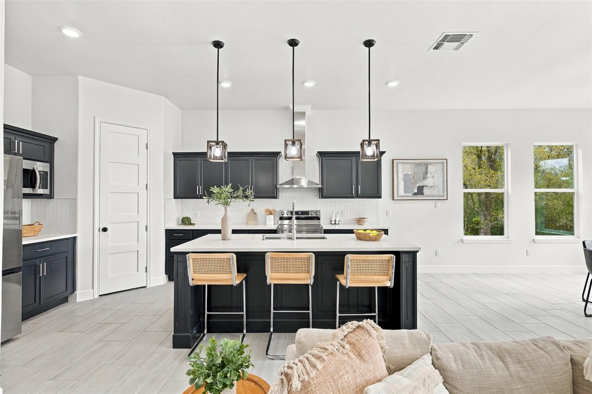 Photo 5 of 157 E KEANAHALULULU LN