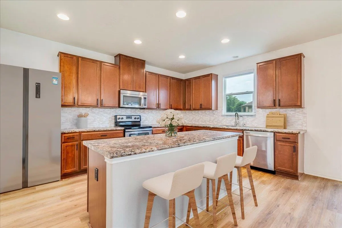 Photo 3 of 401 WATERLEAF BLVD