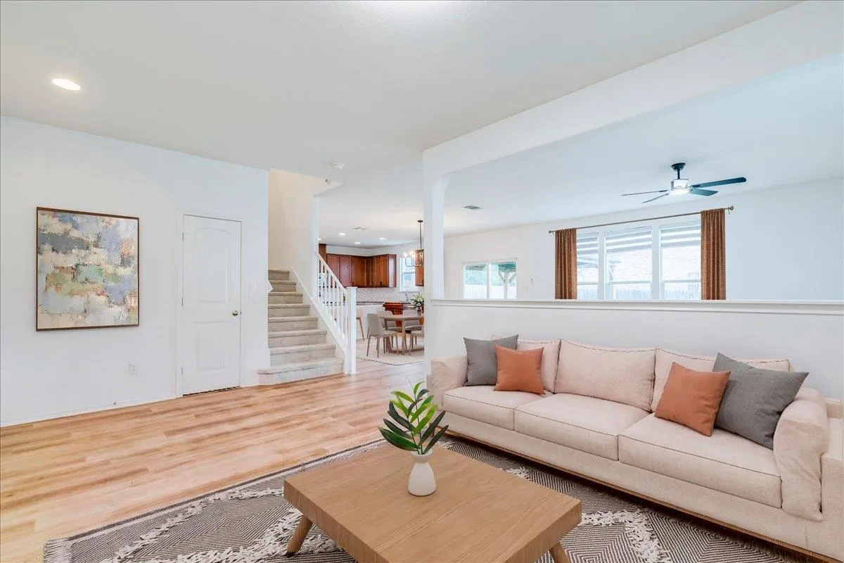 Photo 4 of 401 WATERLEAF BLVD