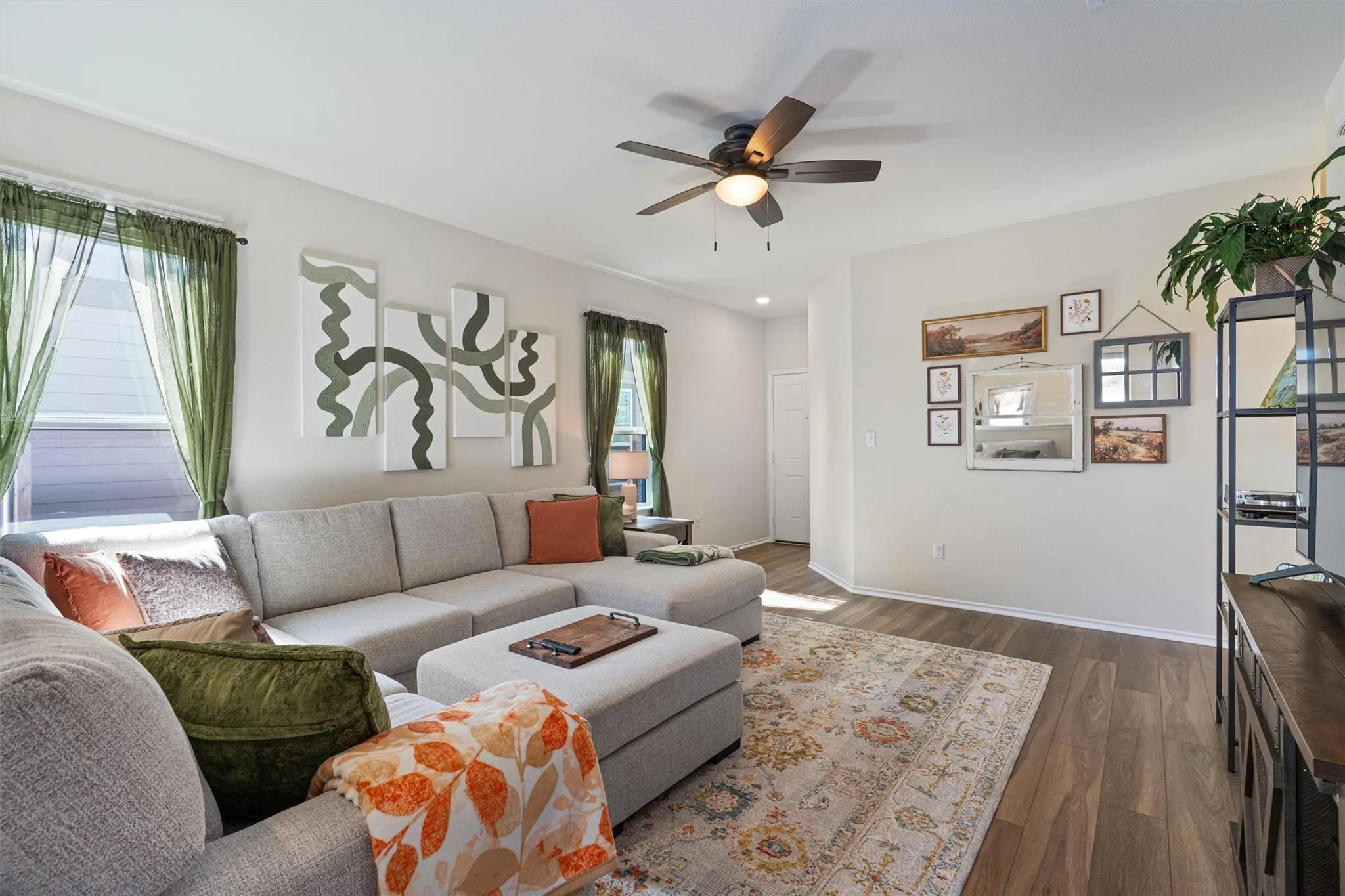 Photo 5 of 715 PAPAYA DR