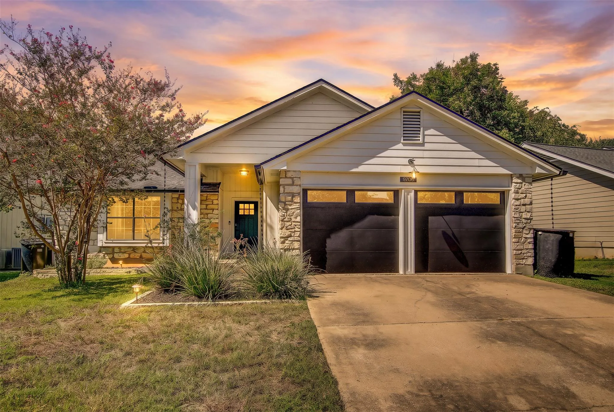 Photo 4 of 9706 WOODSHIRE DR