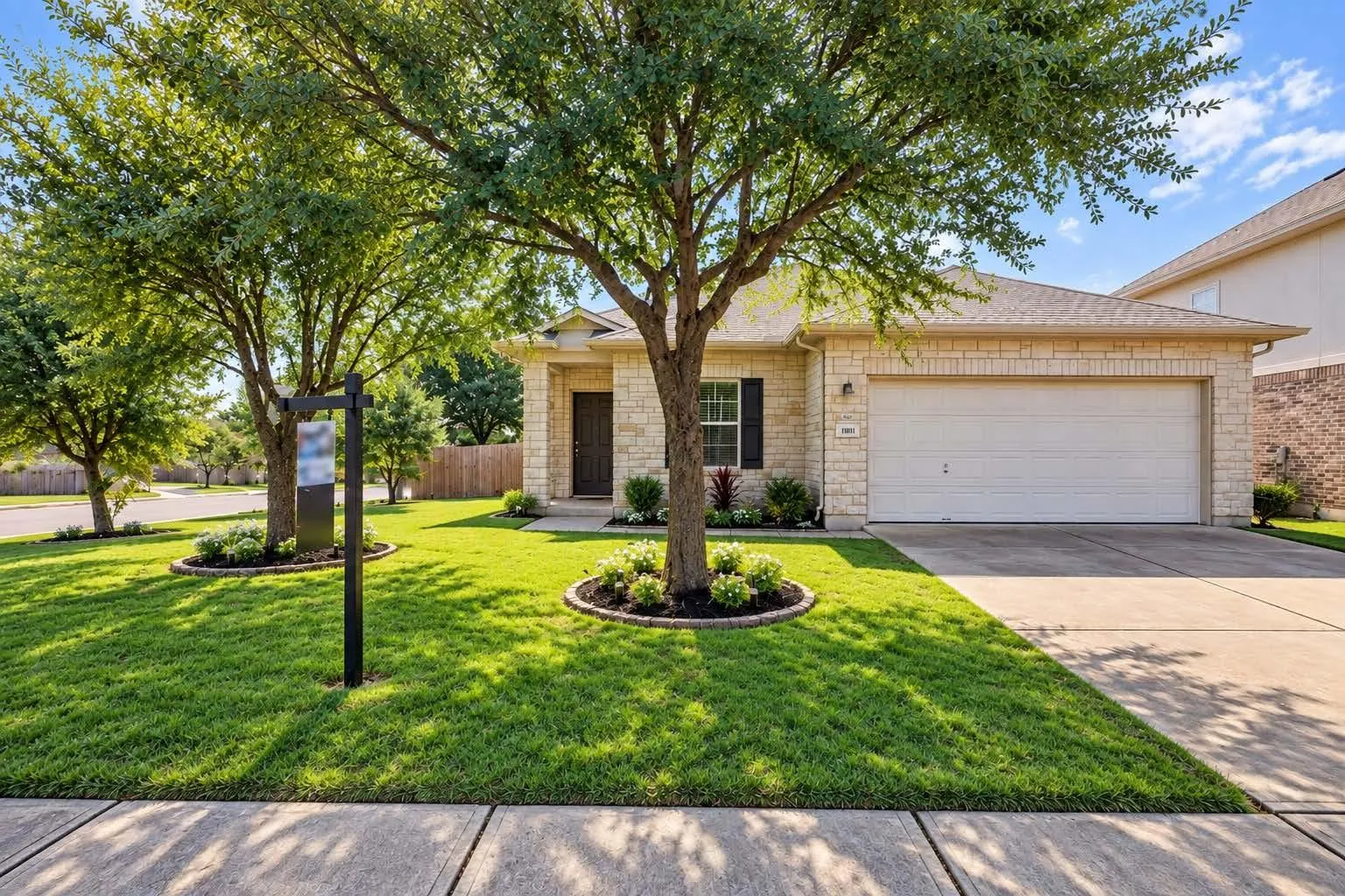 Photo 2 of 10913 LONG SUMMER DR