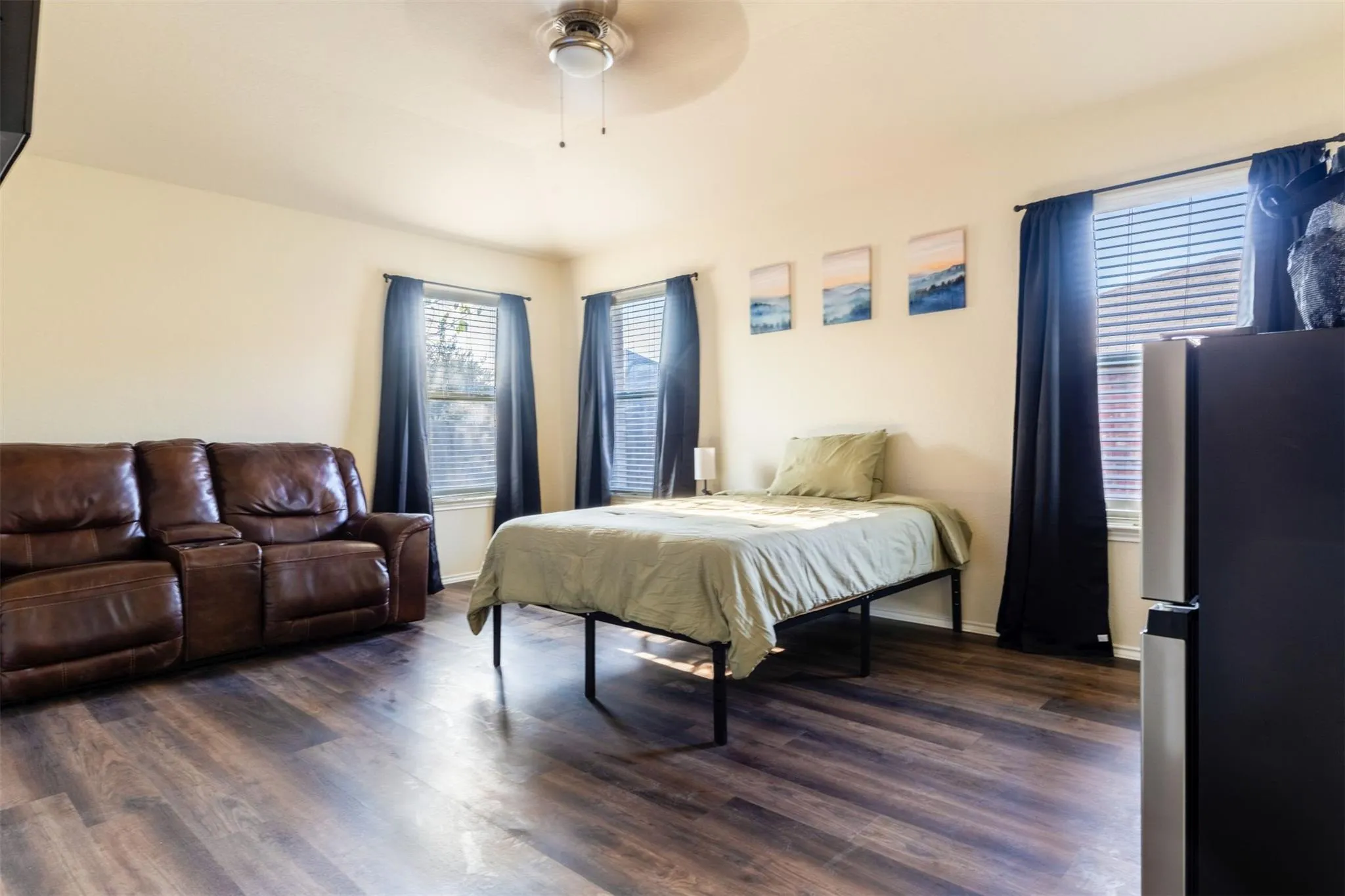 Photo 5 of 1111 BURGESS DR