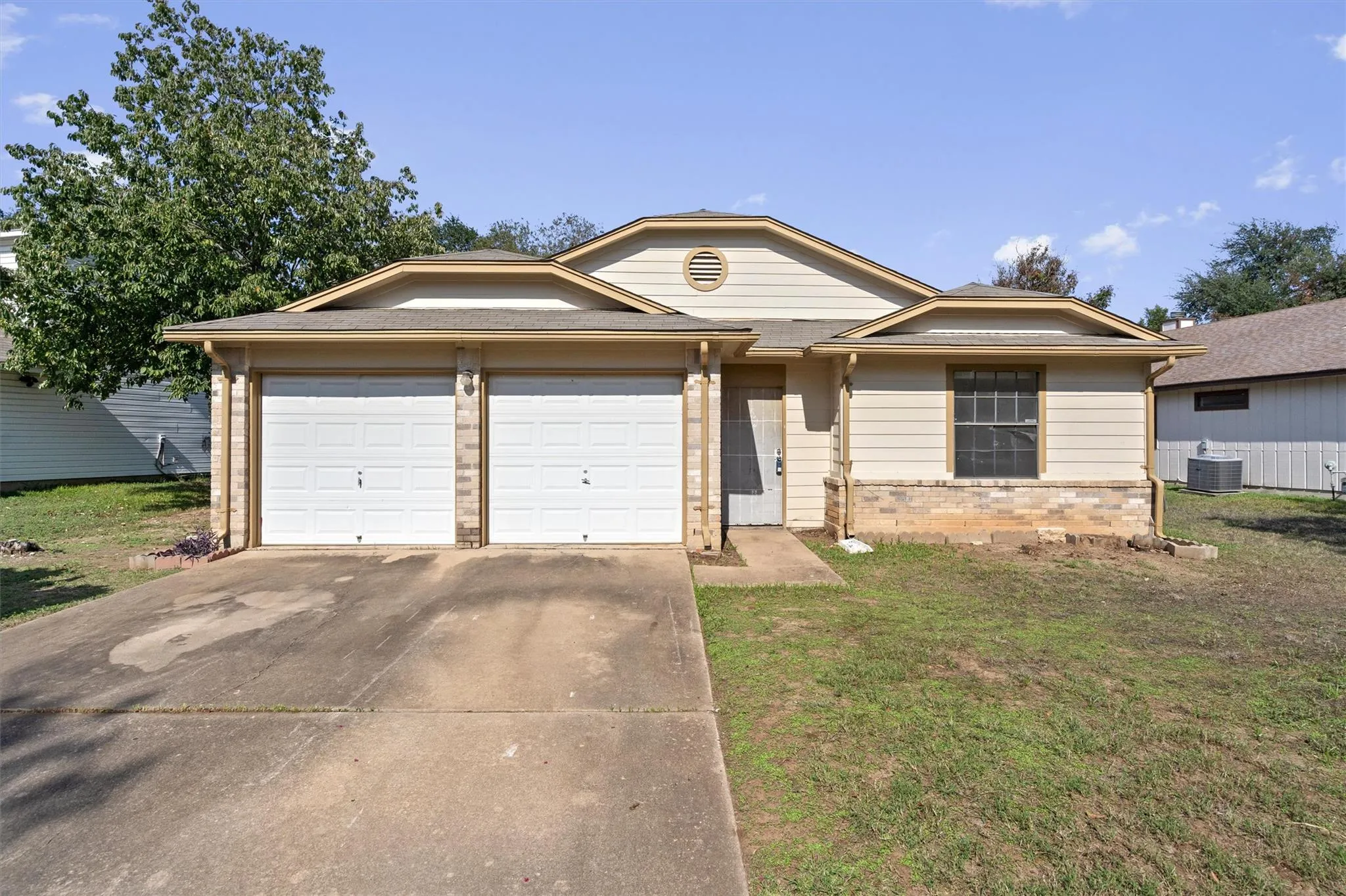 Photo of 2614 AYLESBURY LN, Austin, TX, 78745