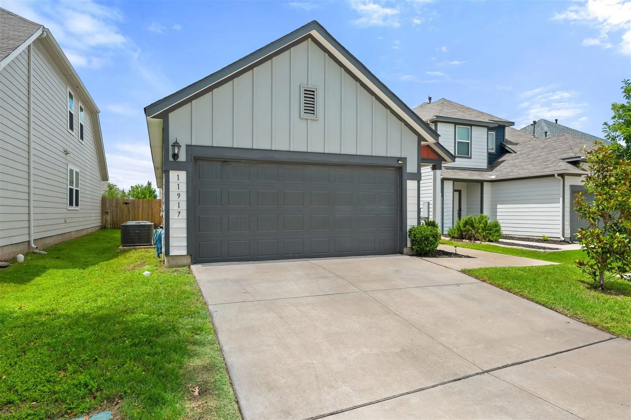 Photo 3 of 11917 CIMAIZON DR
