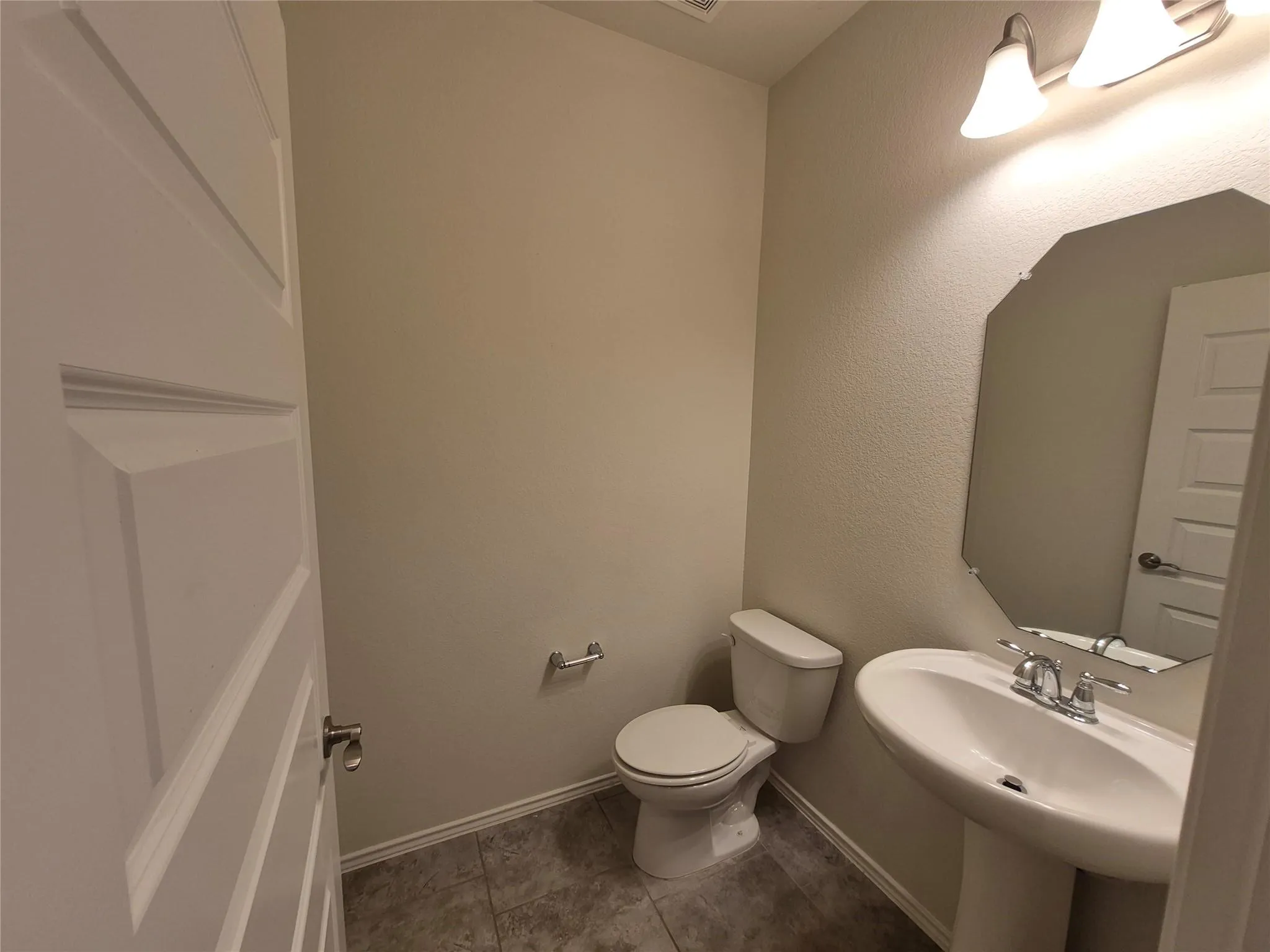 Photo 4 of 14000 OSMAREA DR #77