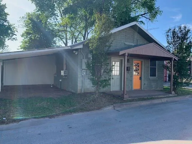 Photo of 906 HAYSEL ST, Bastrop, TX, 78602