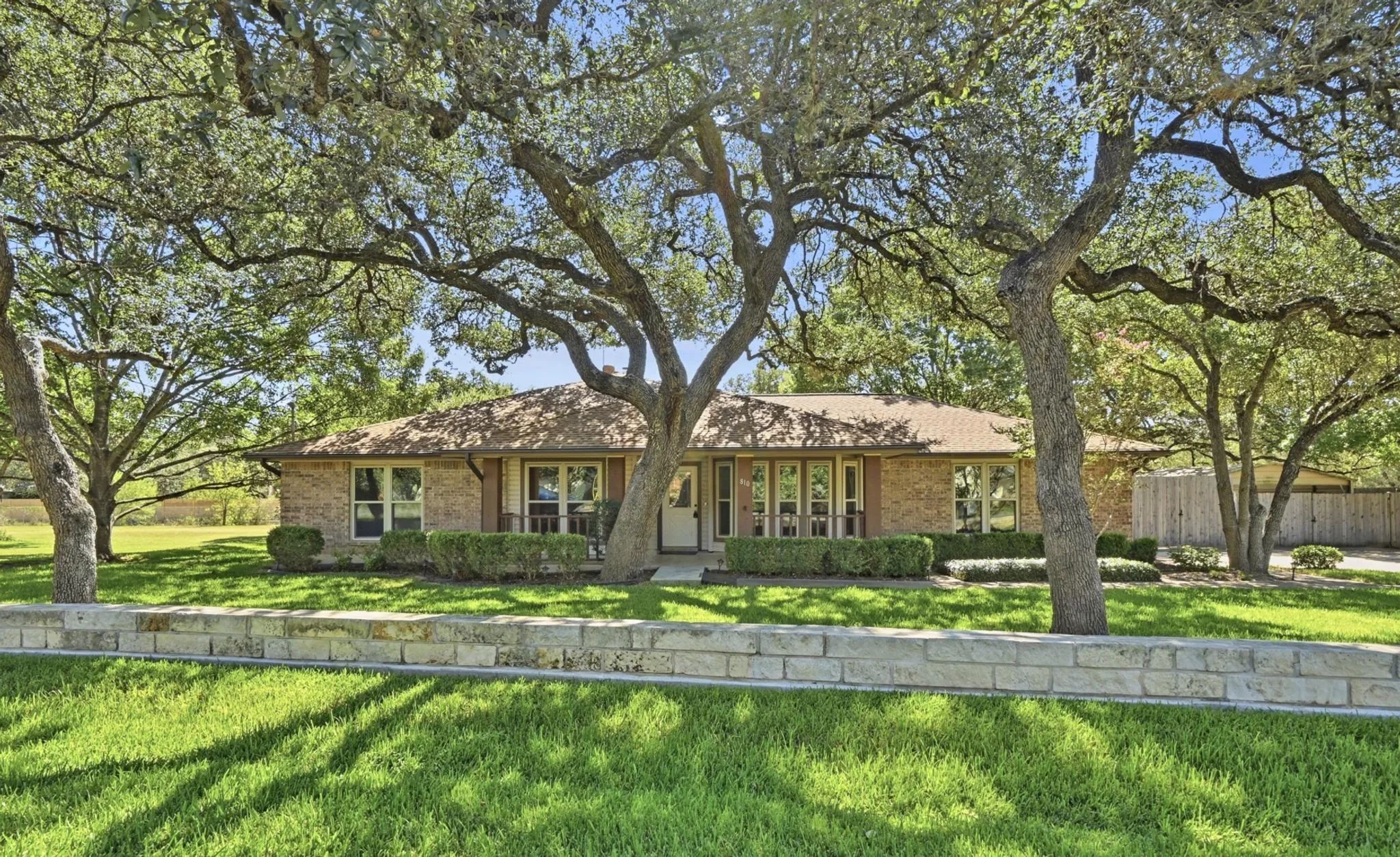 Photo of 810 PINE SISKIN DR, Buda, TX, 78610