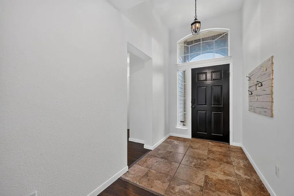 Photo 3 of 2113 PEARSON WAY