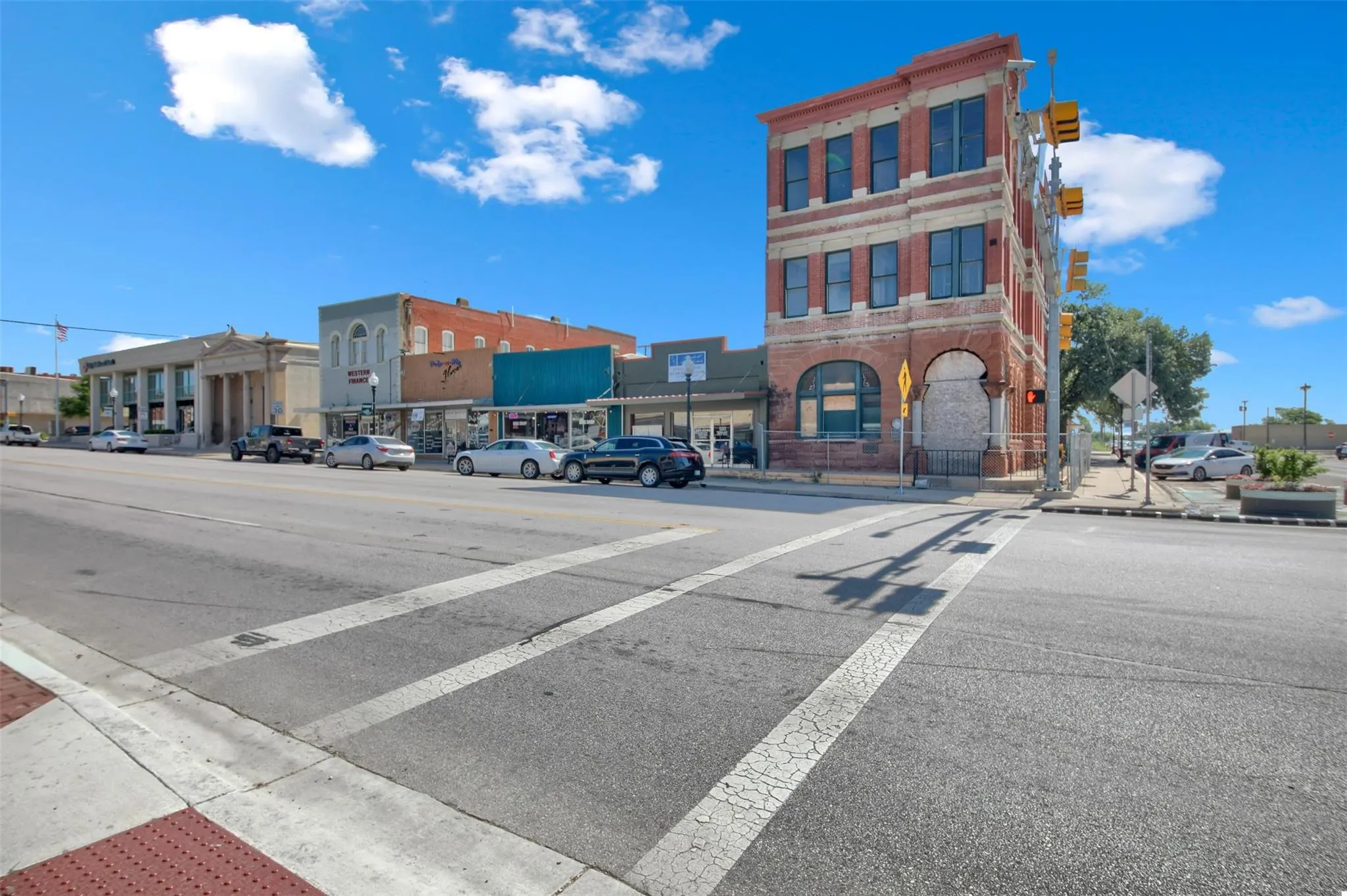 Photo 2 of 202 N MAIN ST N