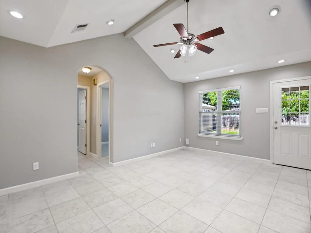 Photo 5 of 1004 GREEN MEADOW DR