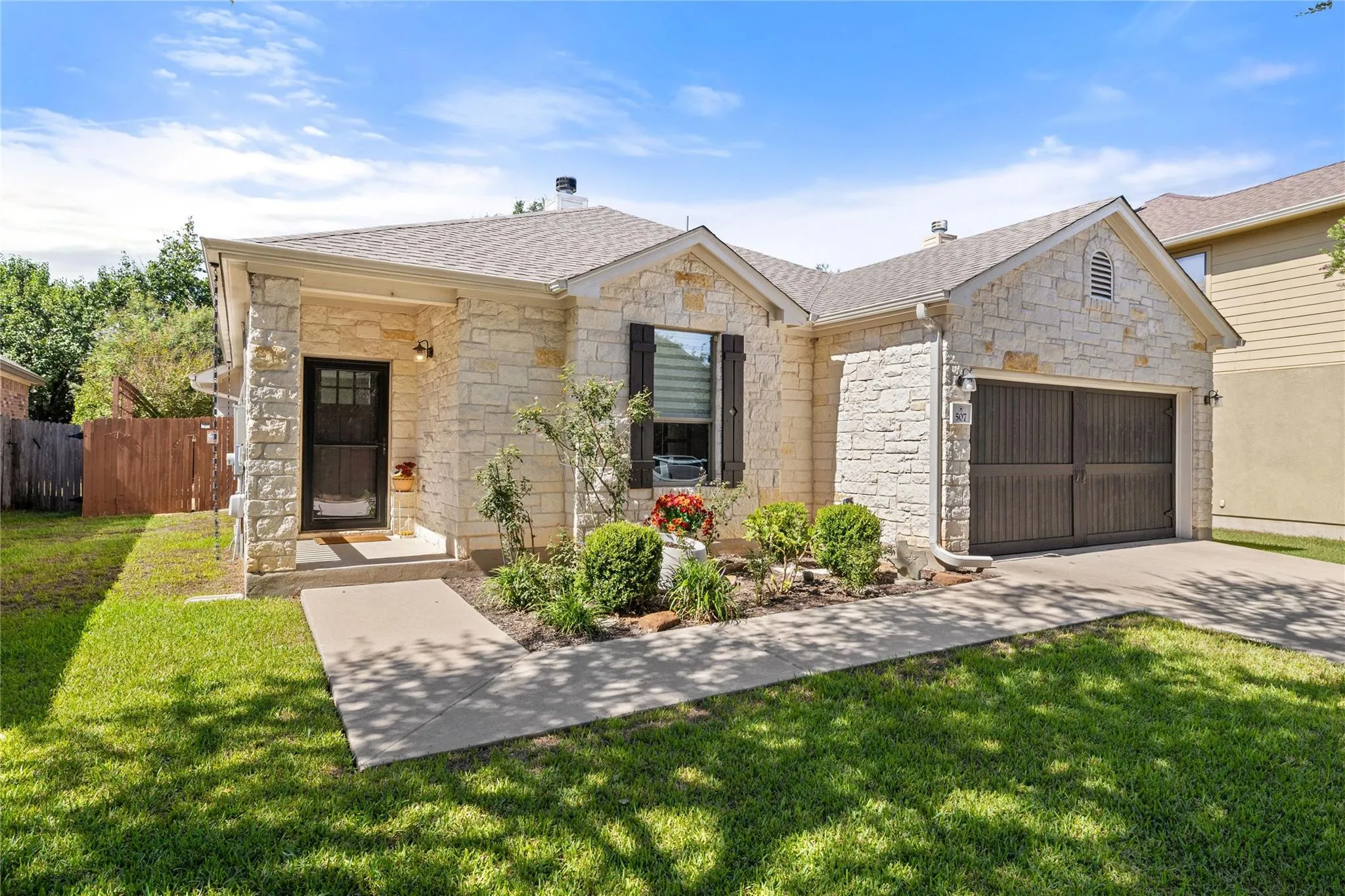 Photo 3 of 507 PASEO GRAND DR
