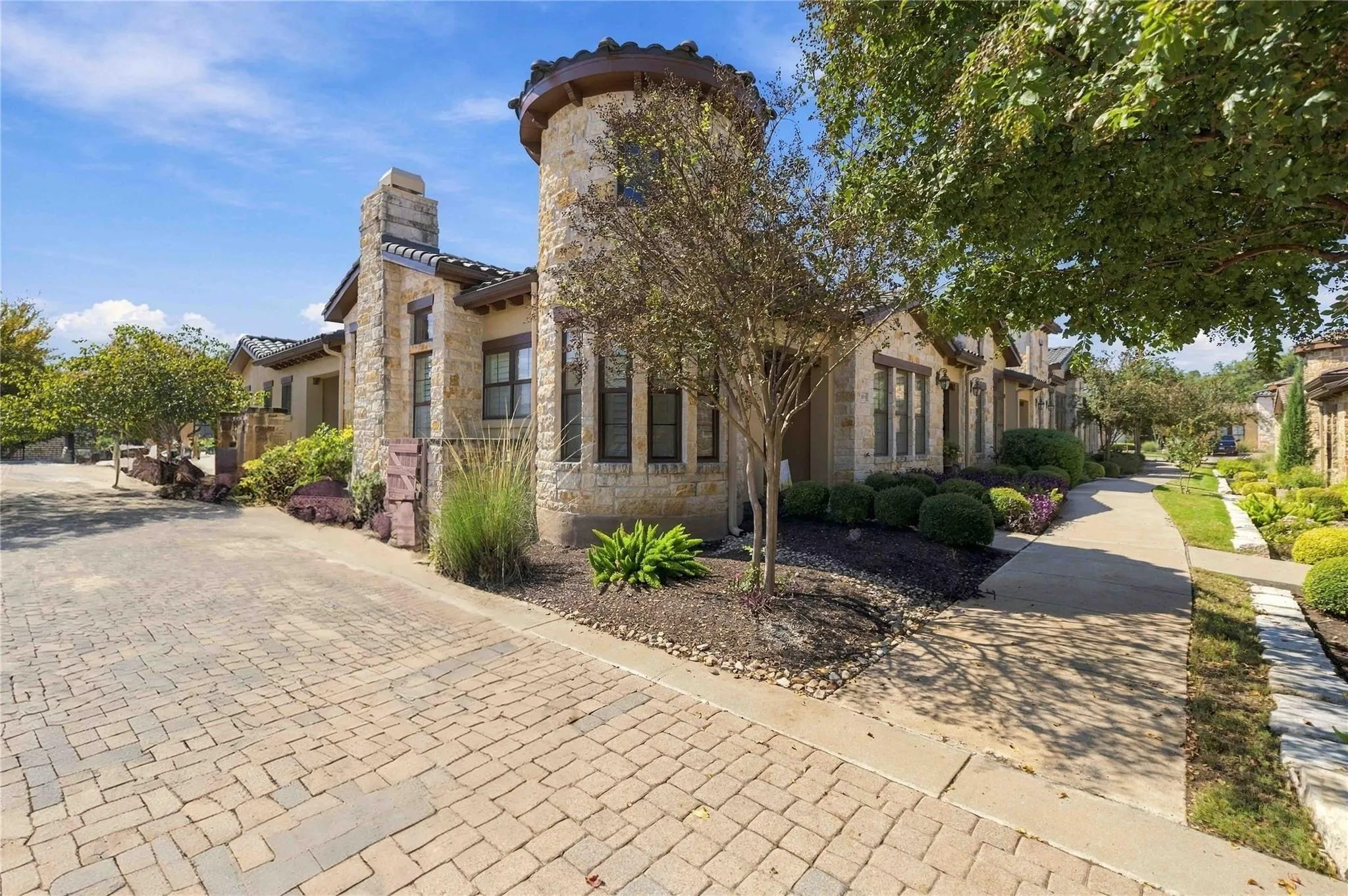 Photo 3 of 110 LUCIA CIR #1