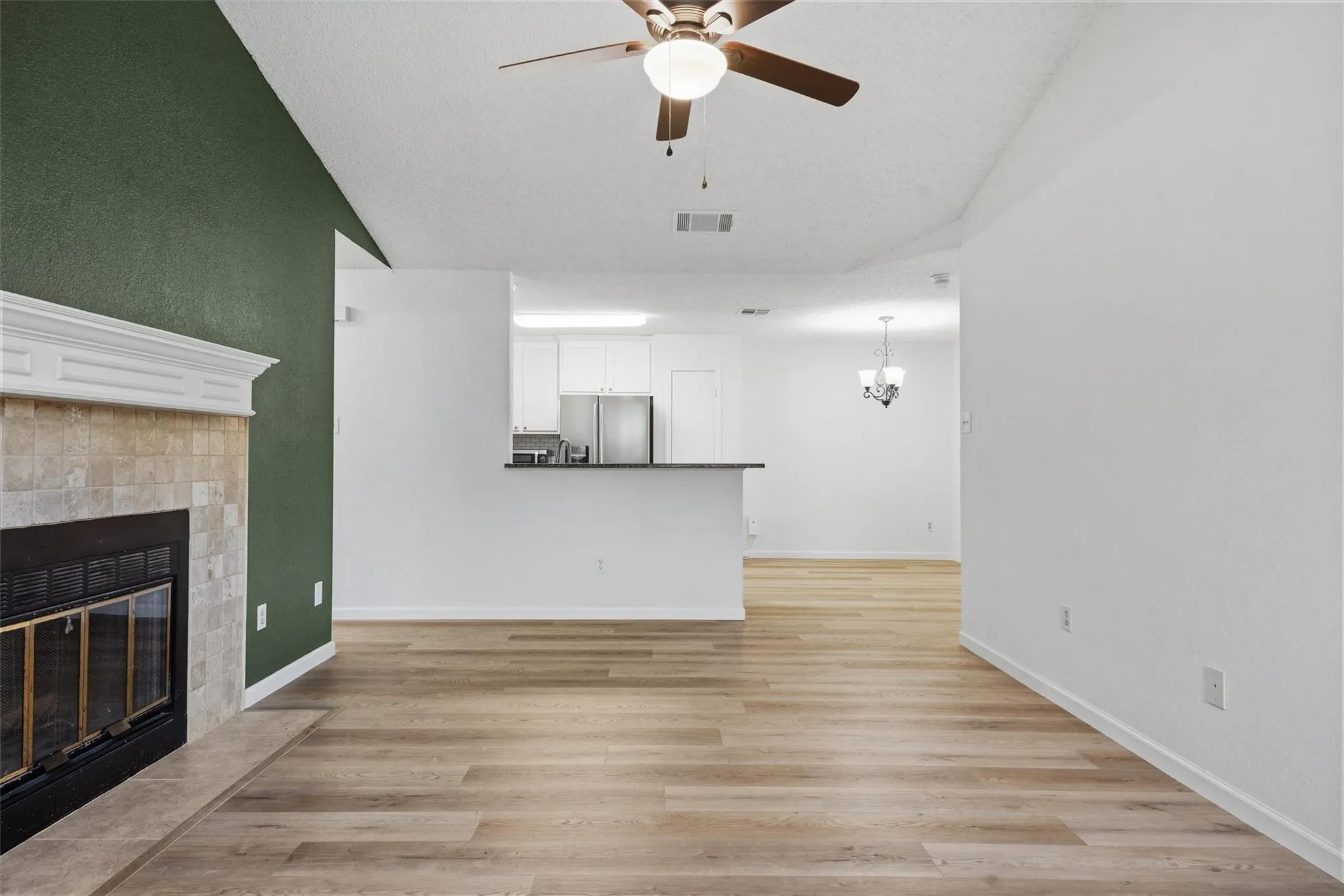 Photo 4 of 14401 TIFFER LN