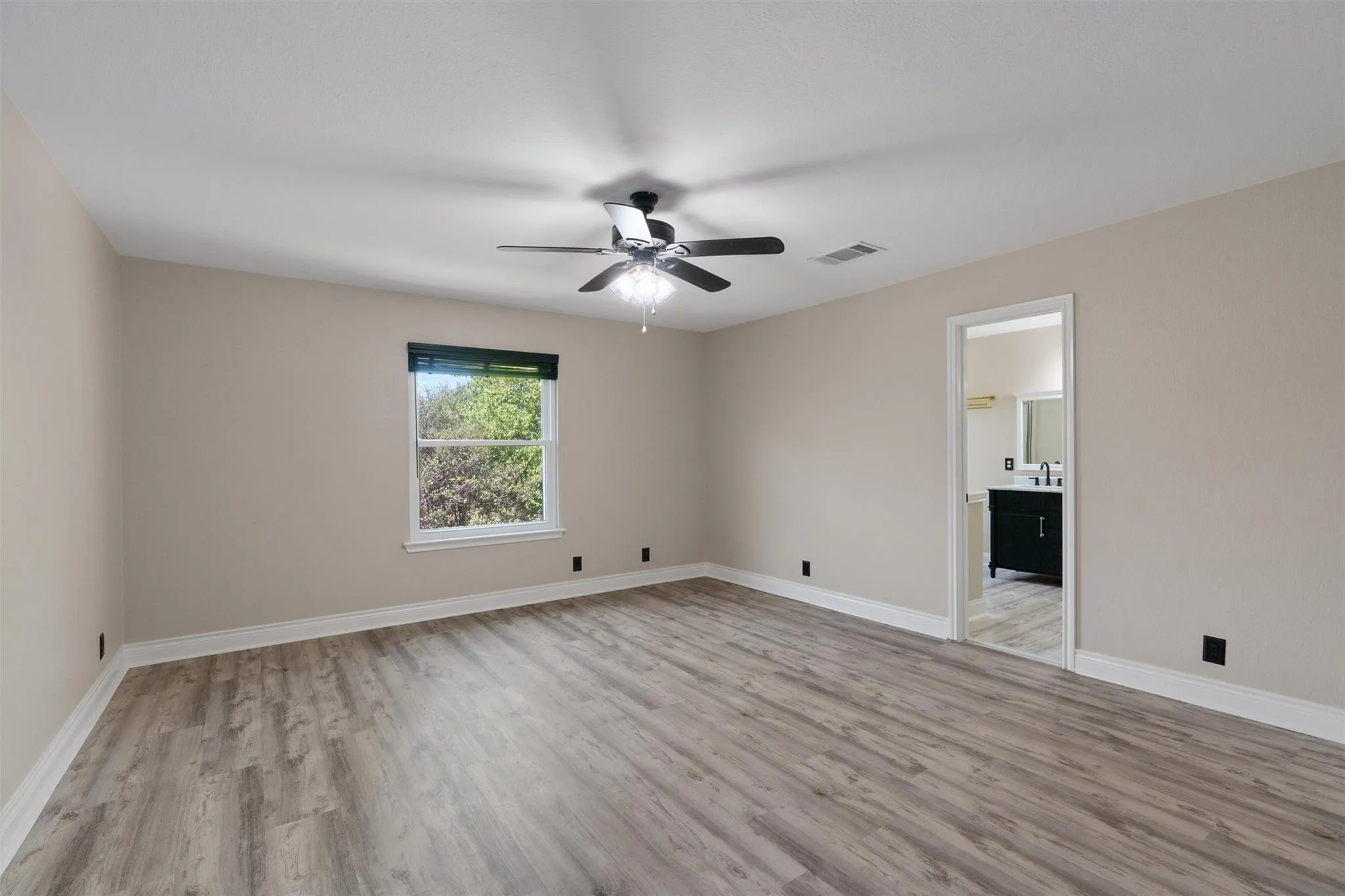 Photo 4 of 1524 EMPEROR CT