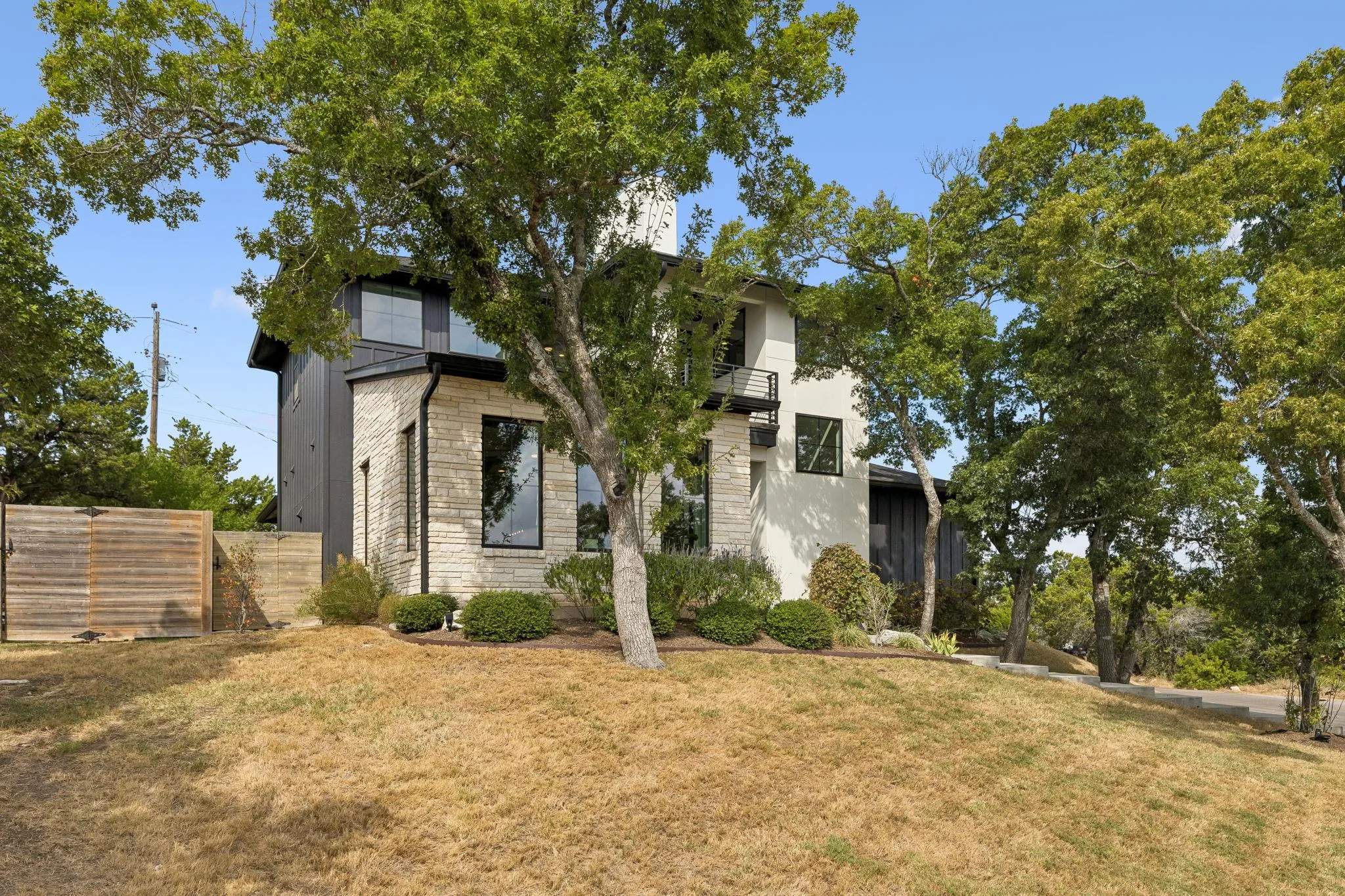 Photo 2 of 18511 HOBBY LN