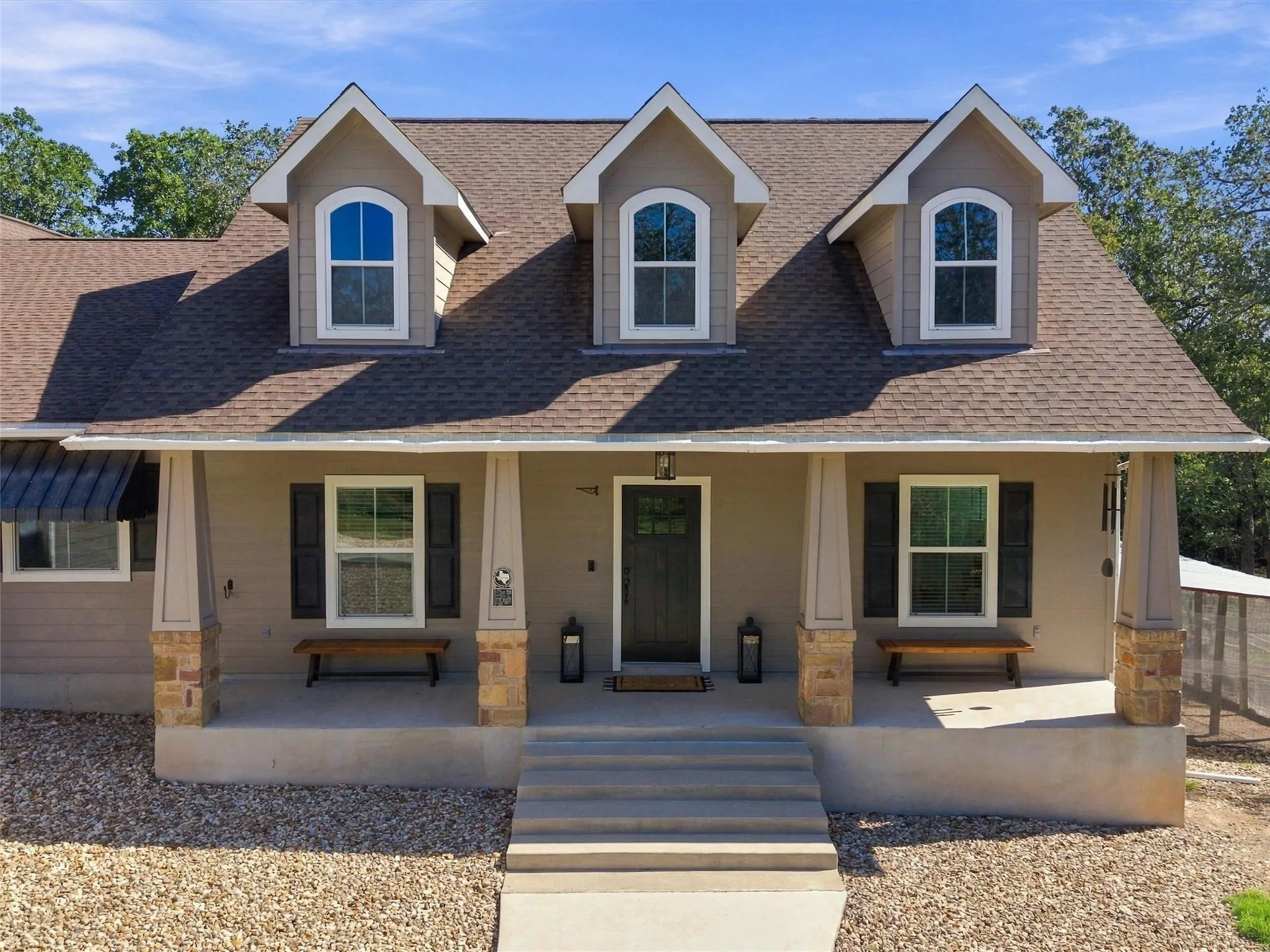 Photo 3 of 138 WOOD HOLLOW CT