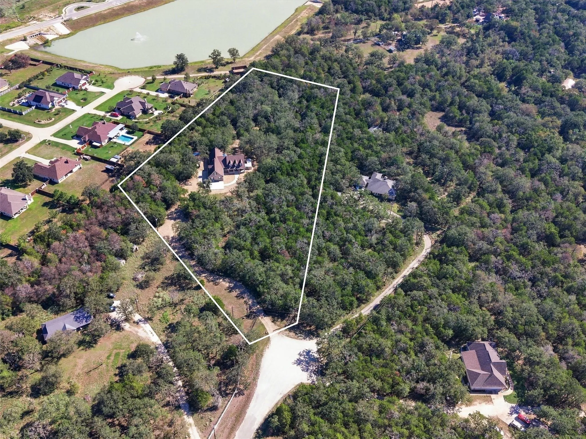 Photo 2 of 138 WOOD HOLLOW CT