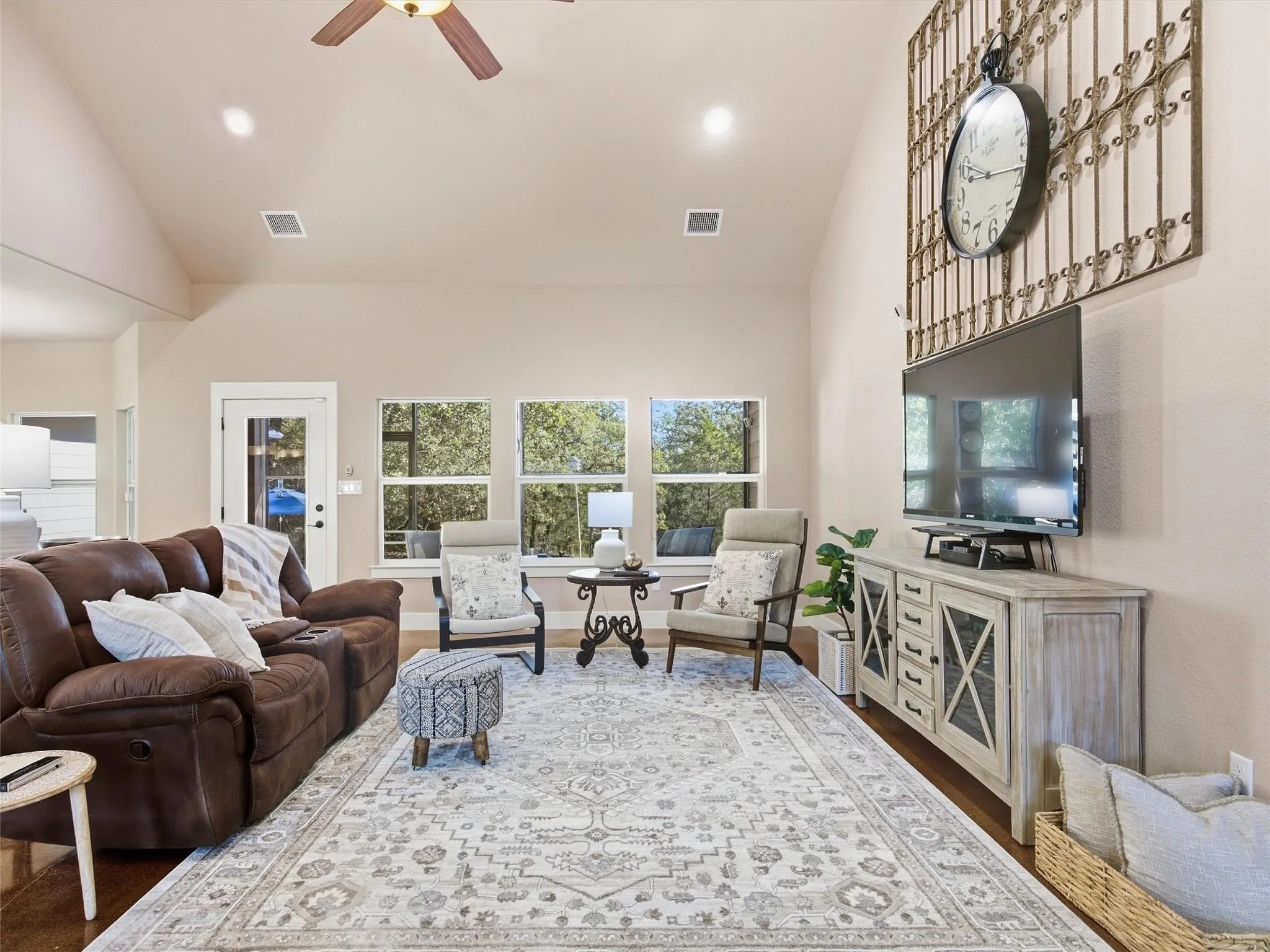 Photo 5 of 138 WOOD HOLLOW CT