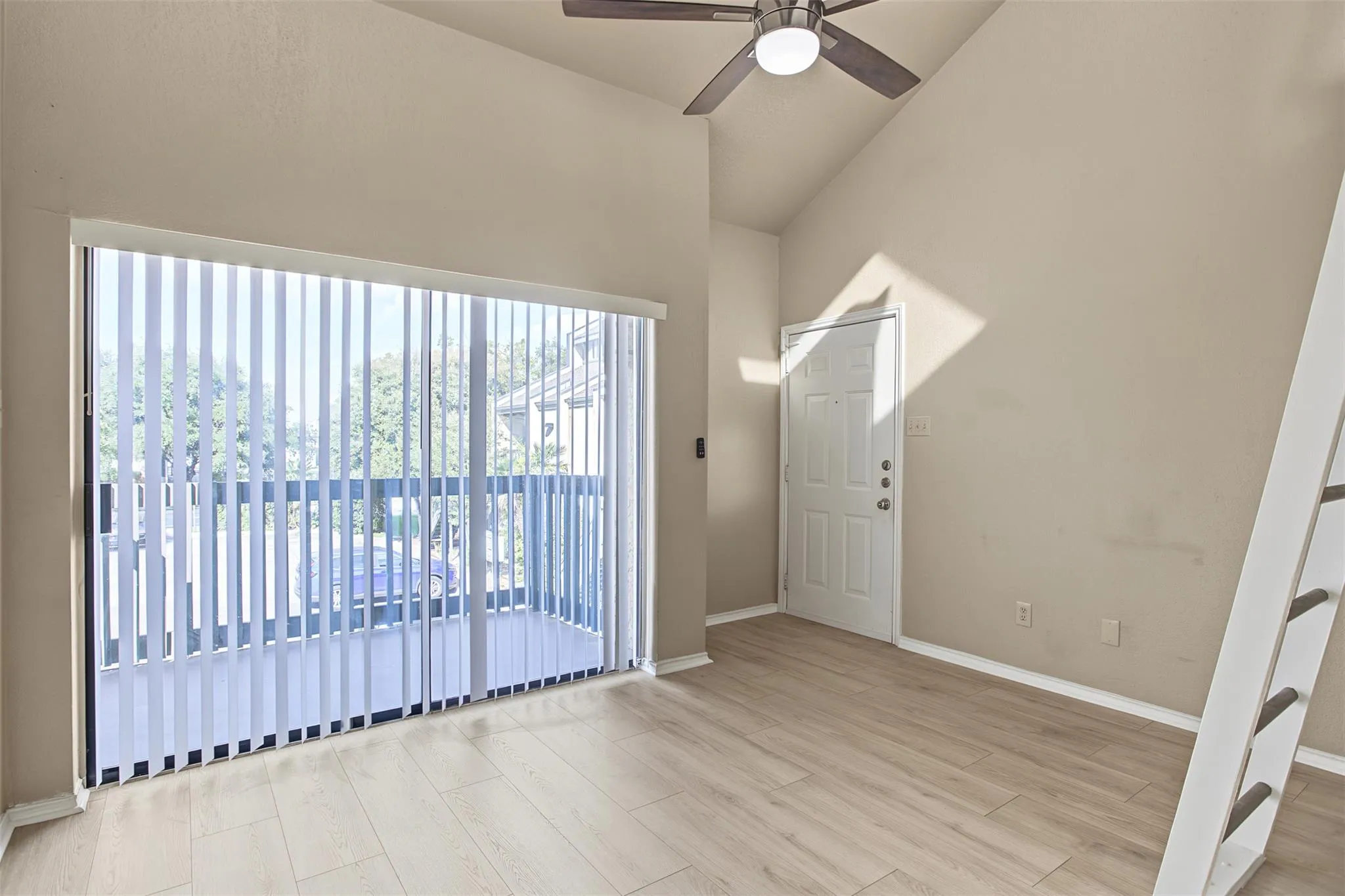 Photo 5 of 601 NELRAY BLVD #17