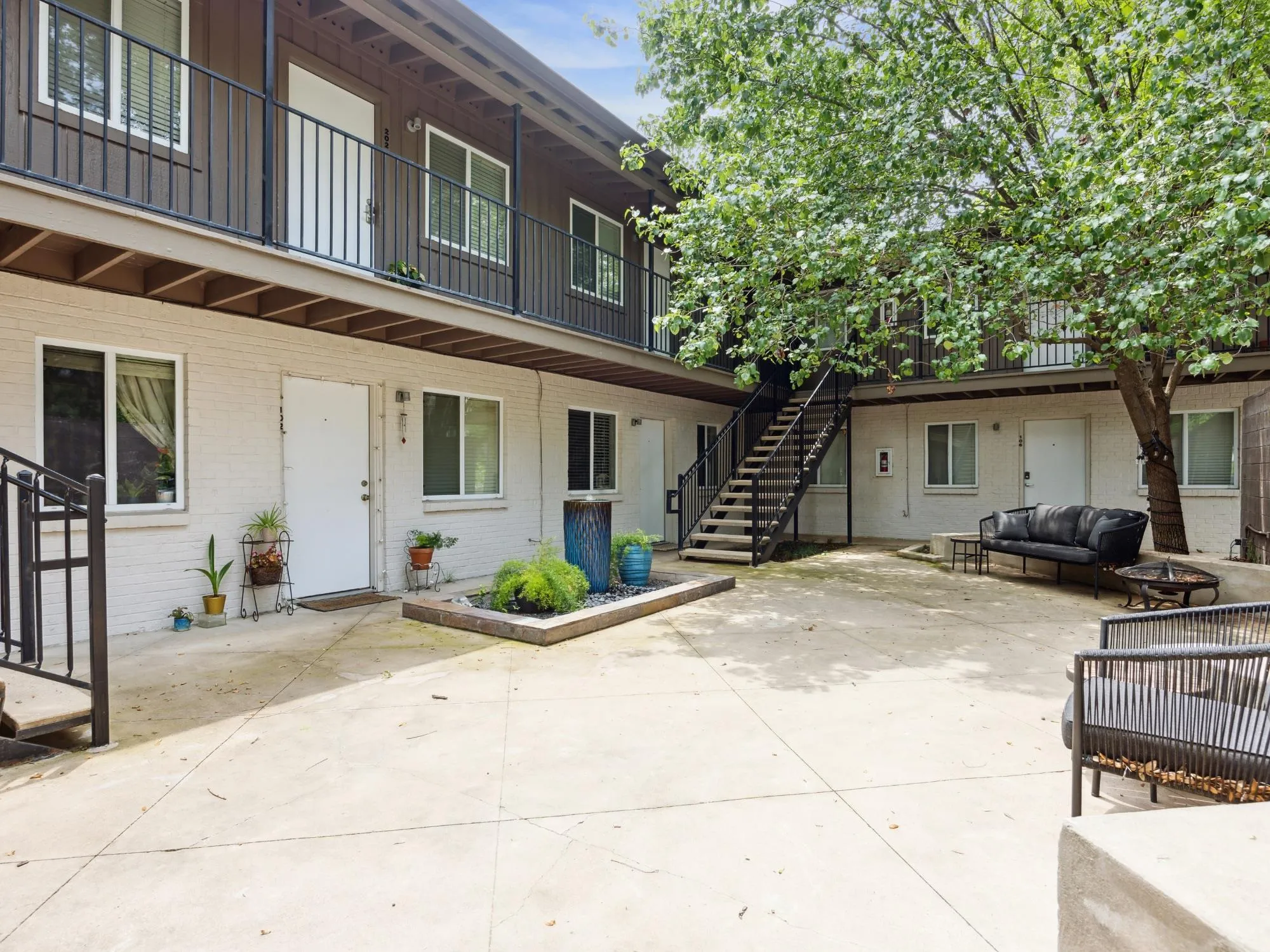 Photo 3 of 1503 W 9TH ST #204