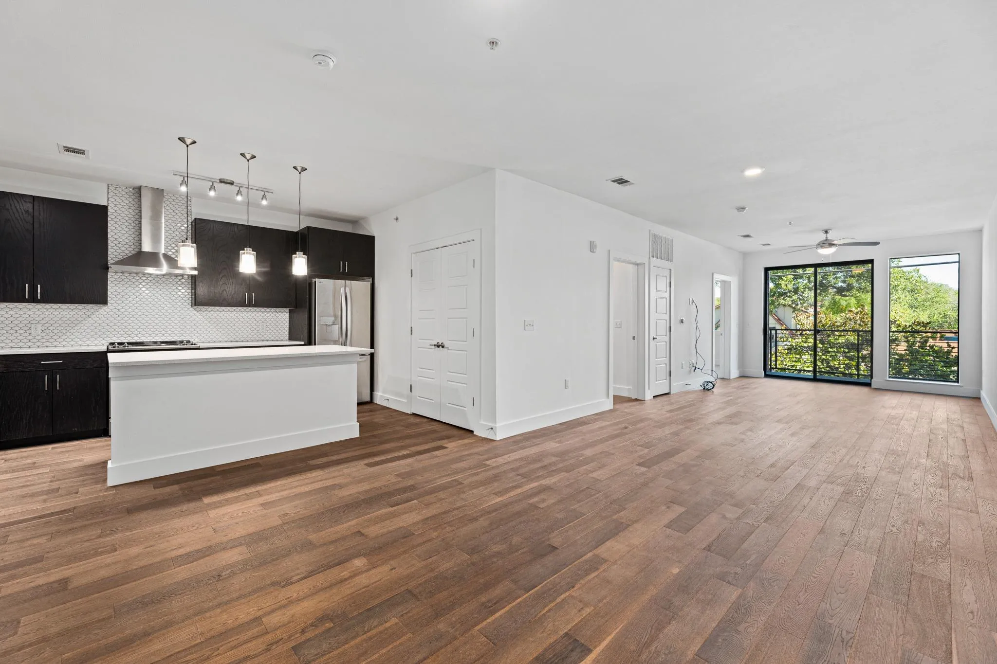 Photo 3 of 1615 E 7TH ST #202