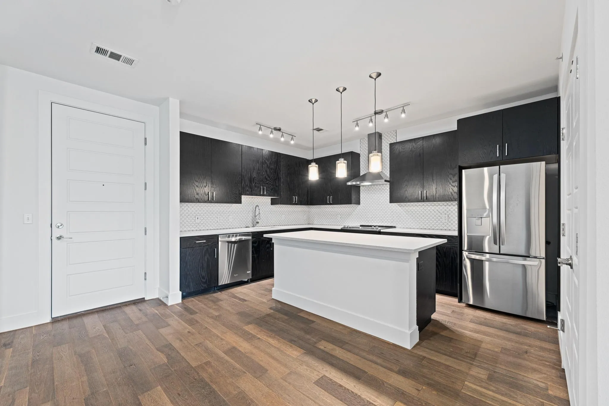 Photo 5 of 1615 E 7TH ST #202