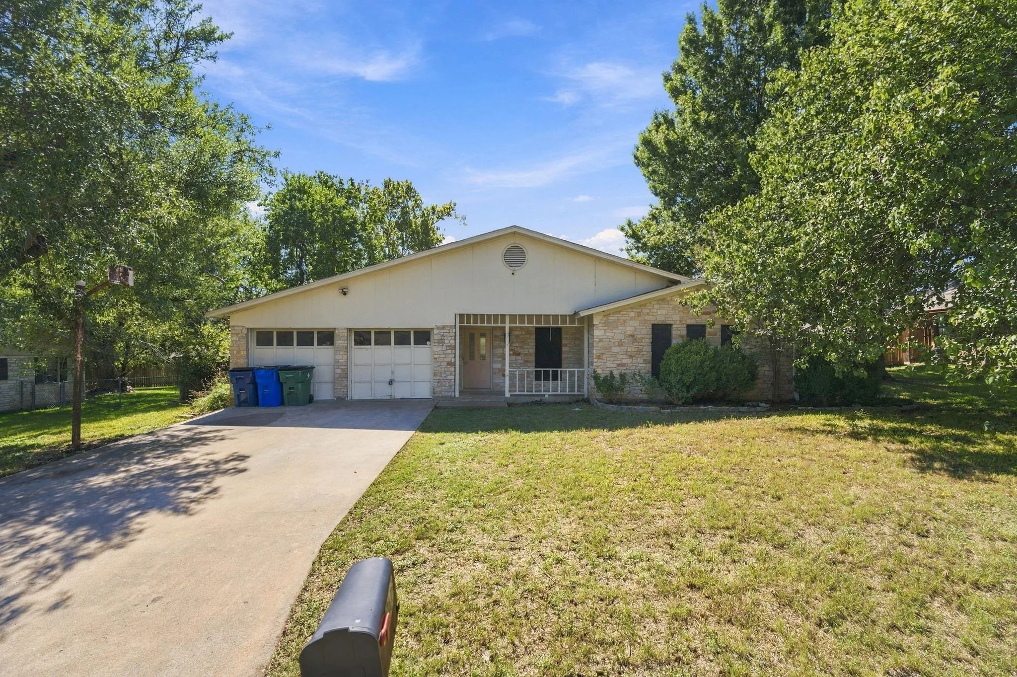 Photo of 2105 MILDRED DR, Taylor, TX, 76574