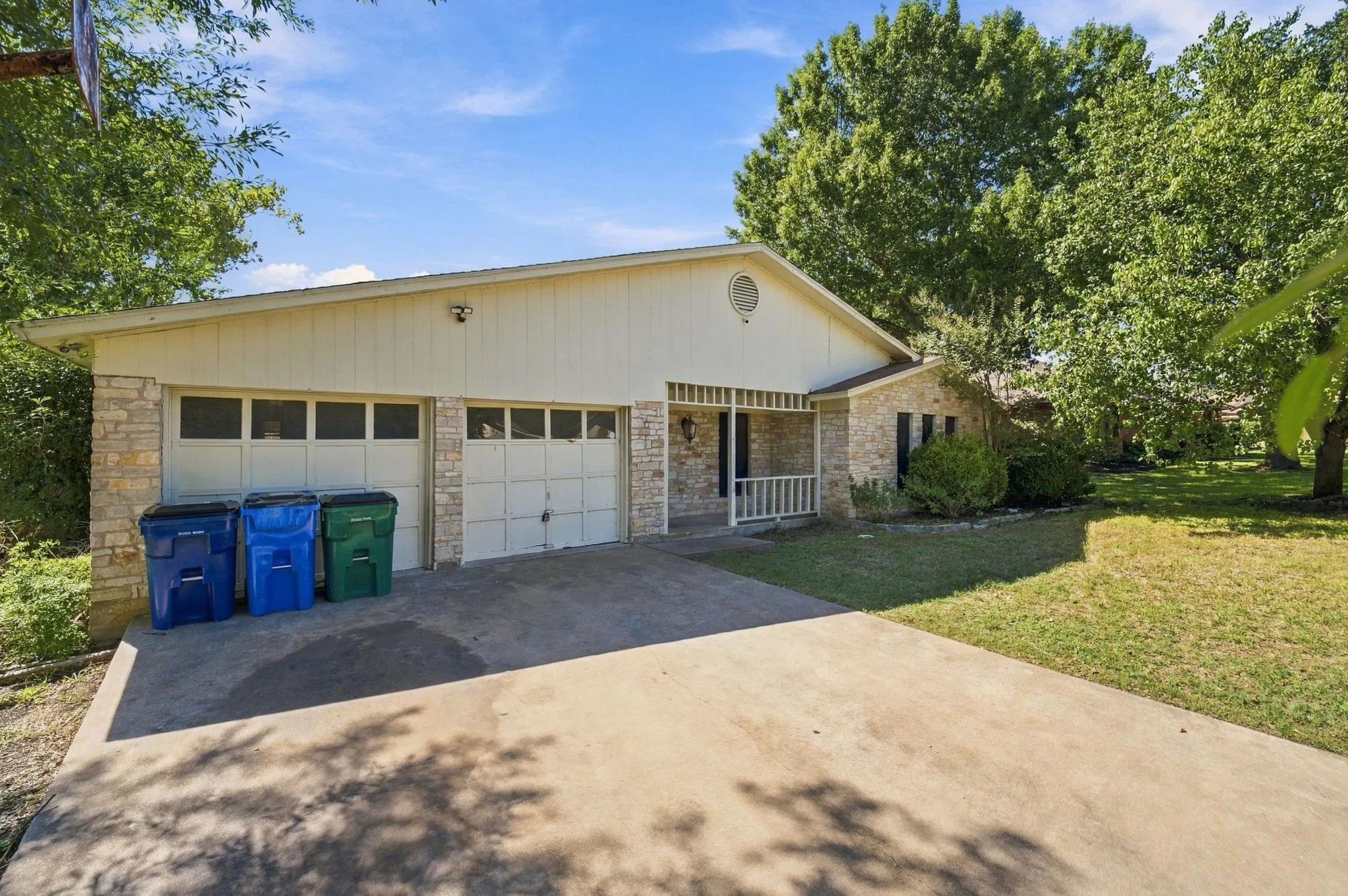 Photo 3 of 2105 MILDRED DR