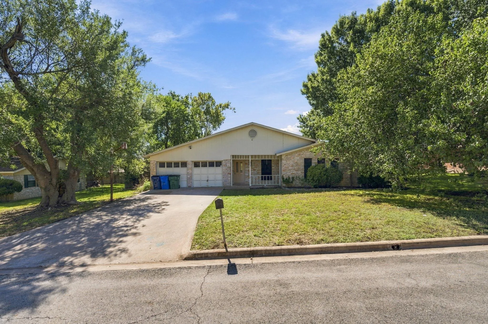Photo 4 of 2105 MILDRED DR