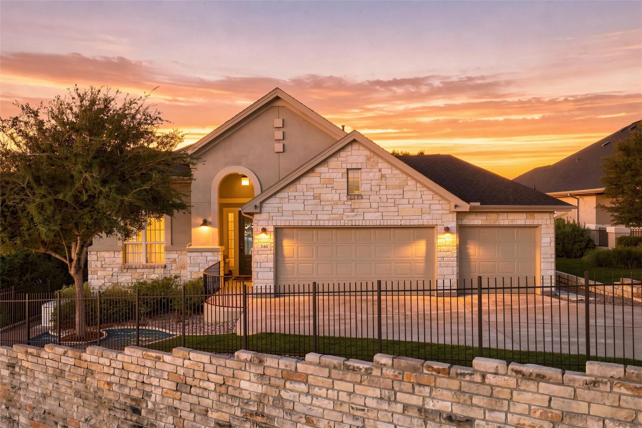 Photo of 246 S SAGE HOLW, Dripping Springs, TX, 78620