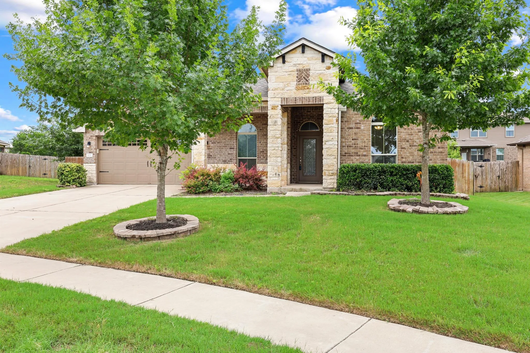 Photo 2 of 1018 GRANBURY CV