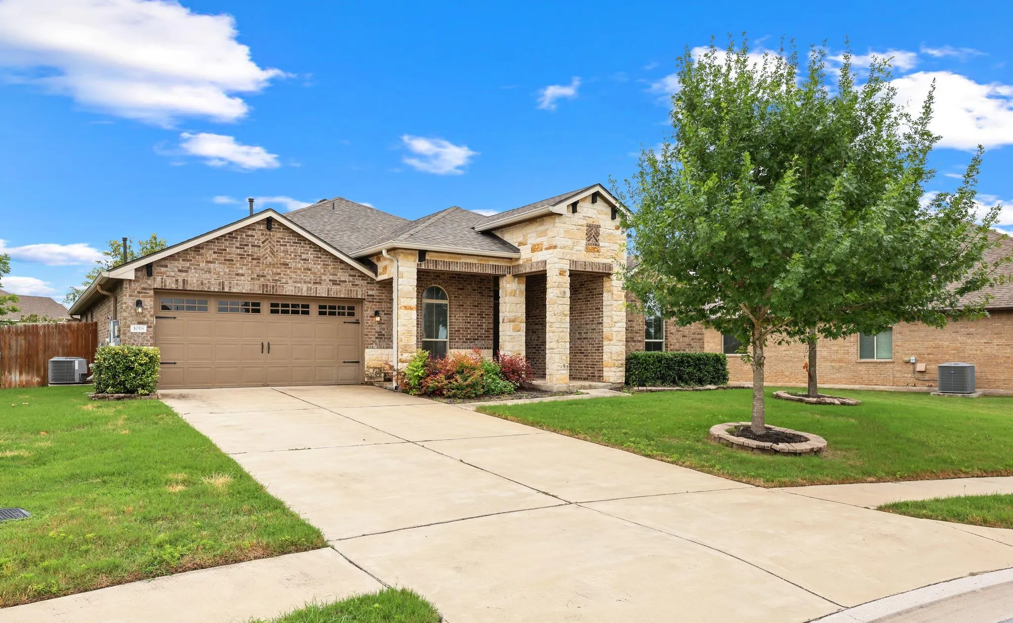 Photo 3 of 1018 GRANBURY CV