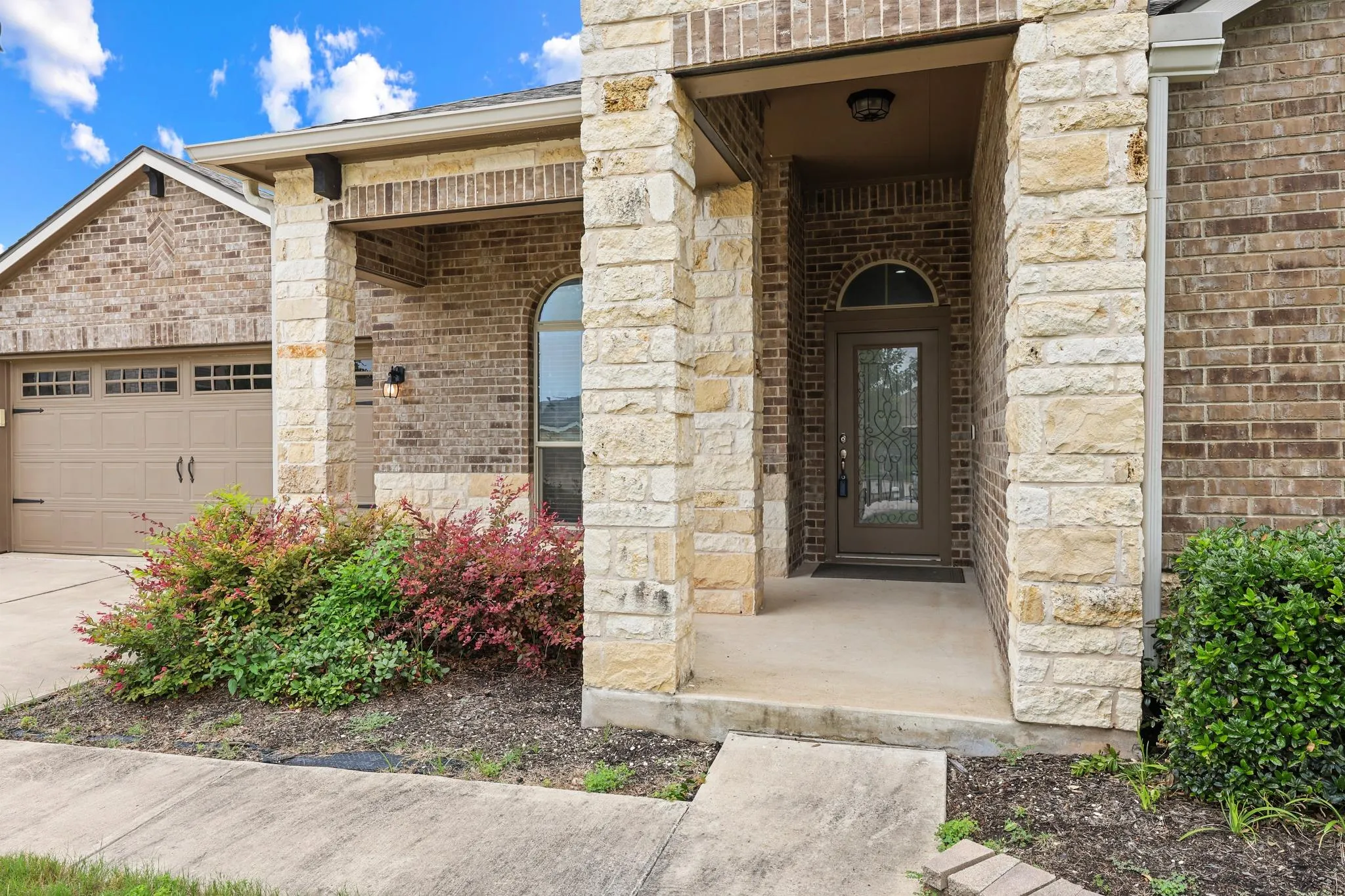 Photo 4 of 1018 GRANBURY CV