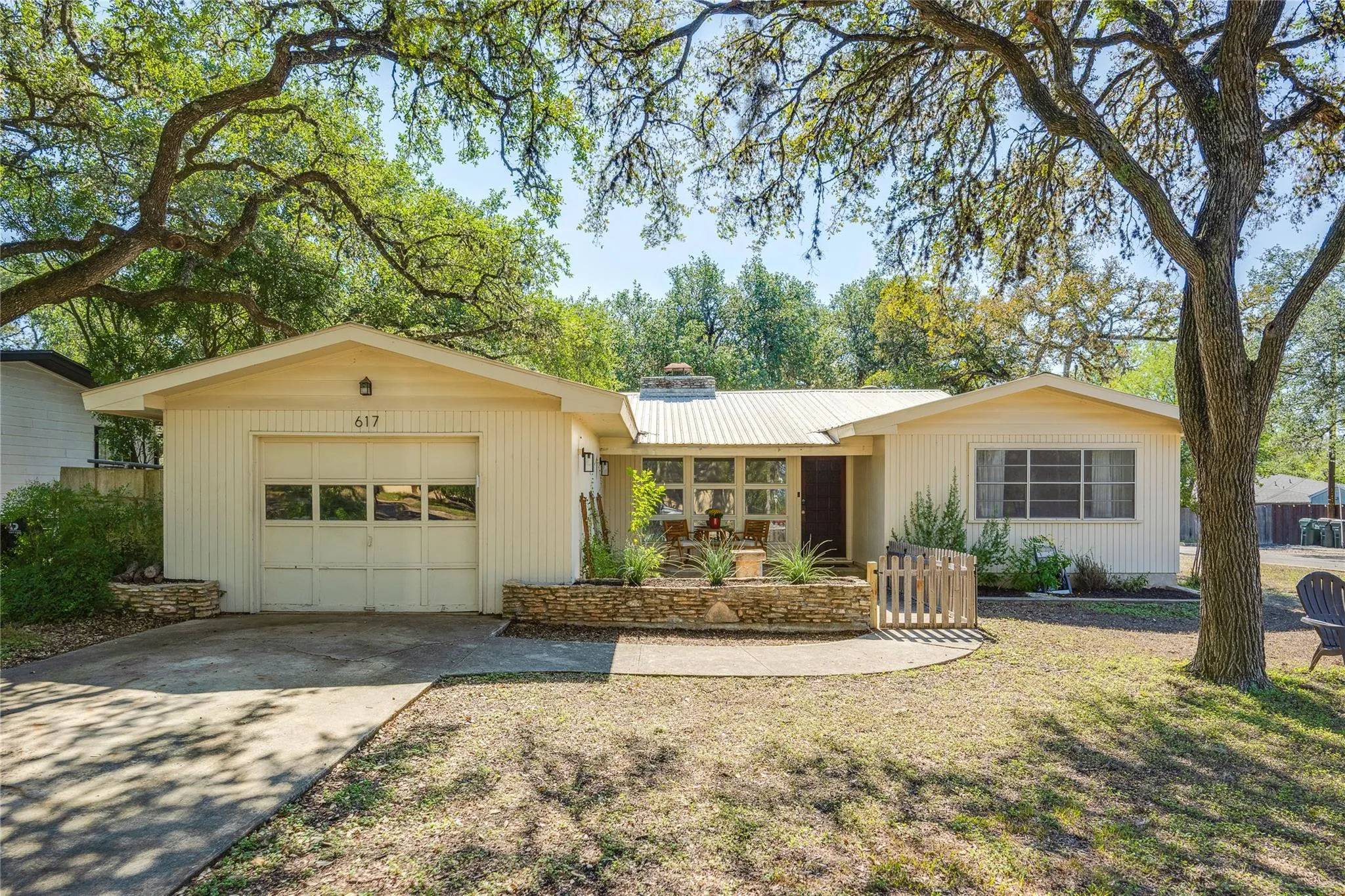 Photo of 617 DALE DR, San Marcos, TX, 78666