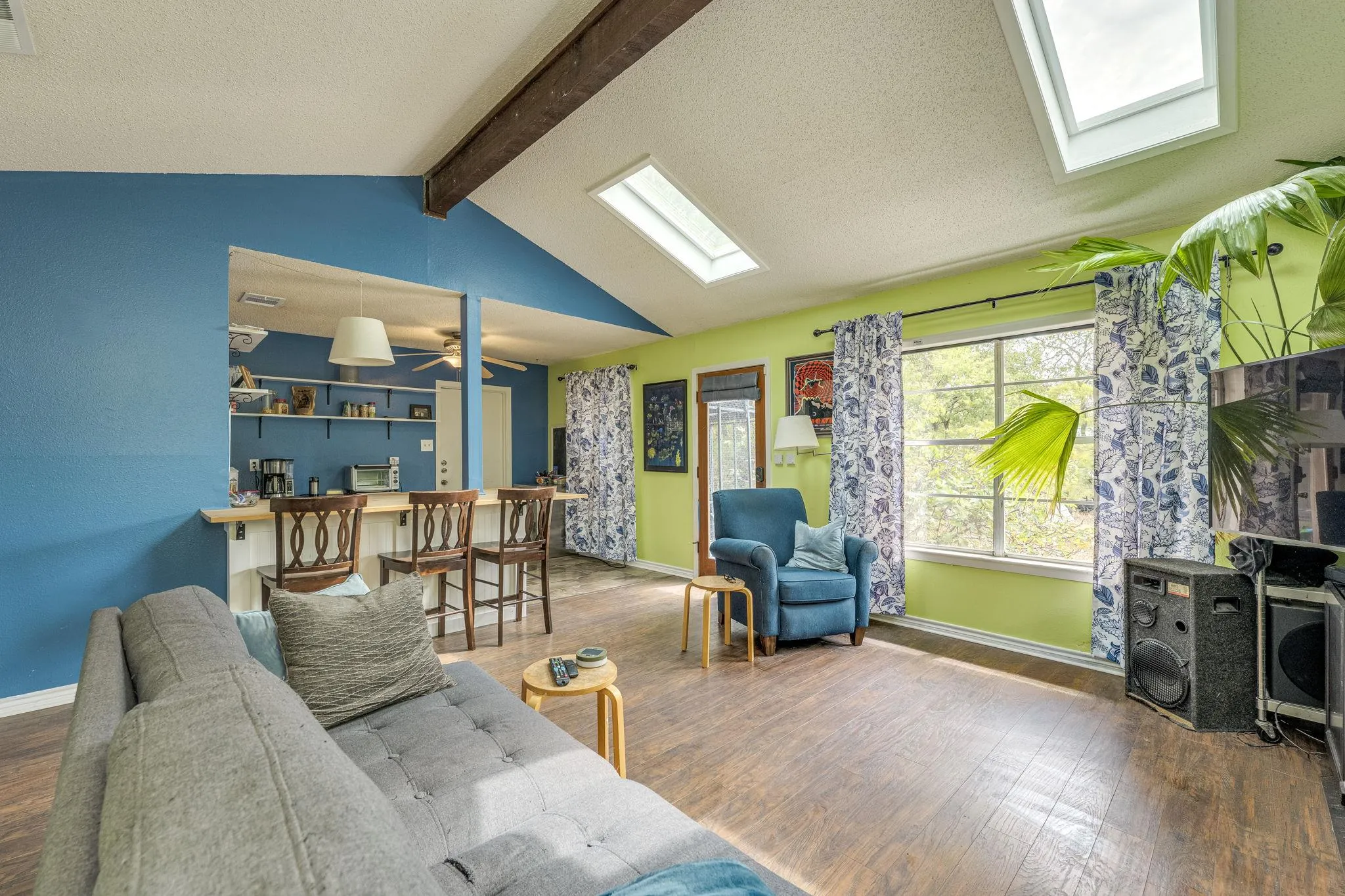 Photo 2 of 7707 MEADOWVIEW LN