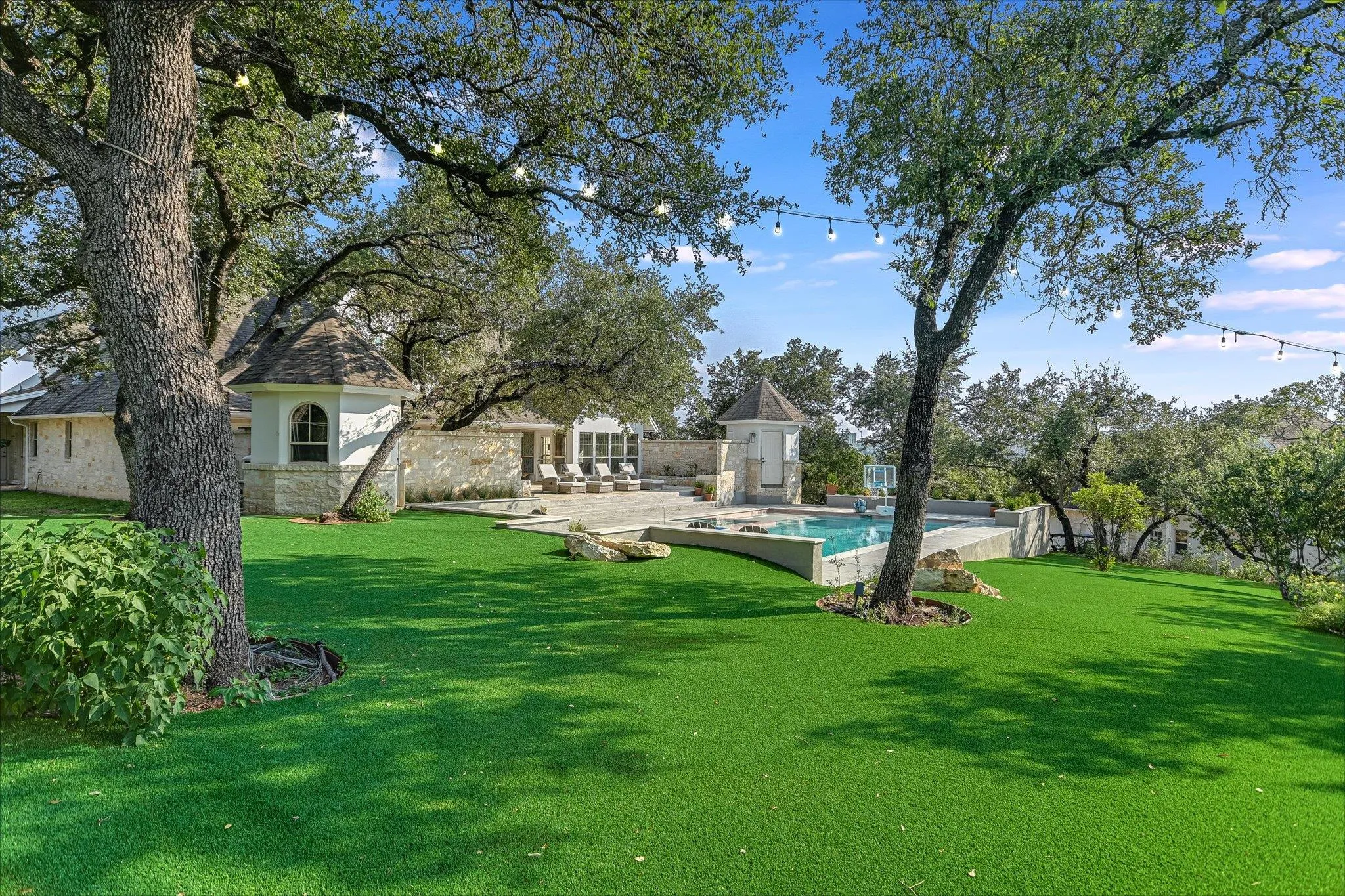 Photo of 700 FURLONG DR, Austin, TX, 78746