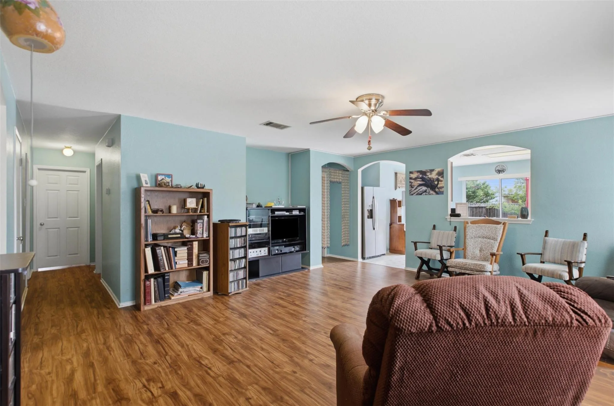 Photo 3 of 718 BLAIR AVE