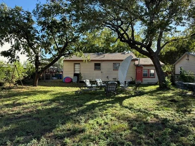 Photo 4 of 1106 JUSTIN LN