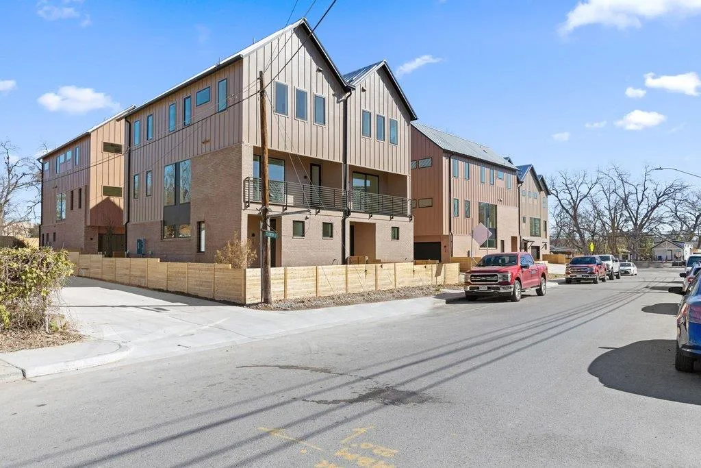 Photo 5 of 3524 GONZALES ST #1B