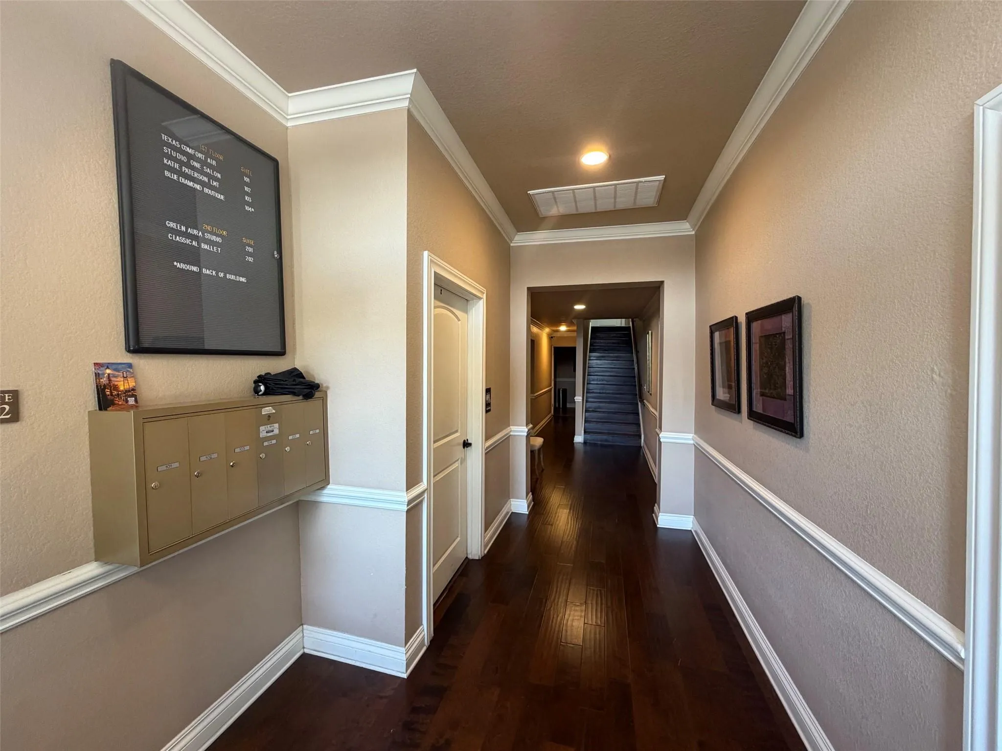 Photo 5 of 302 W MAIN ST #103