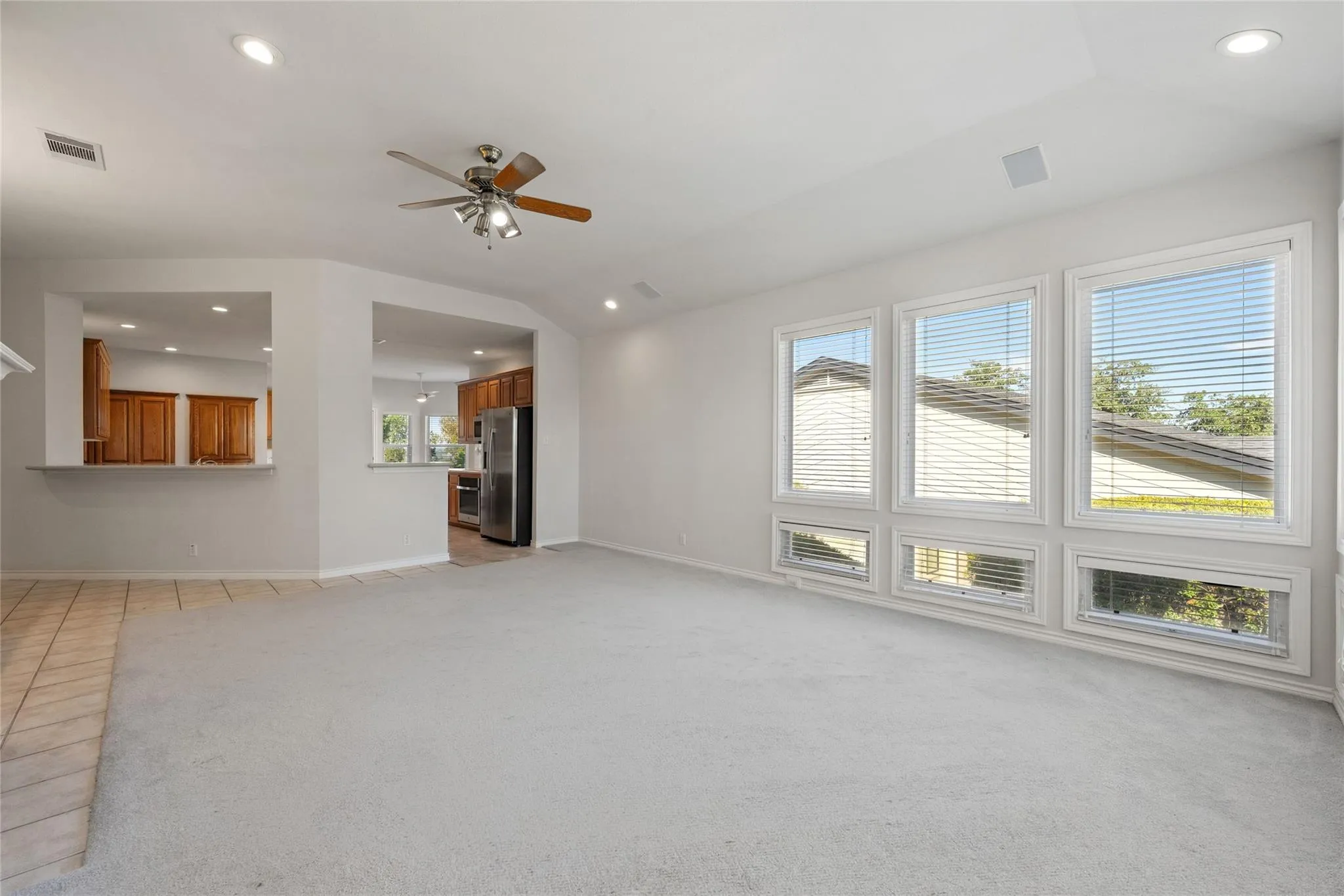 Photo 4 of 102 PARAGON CT