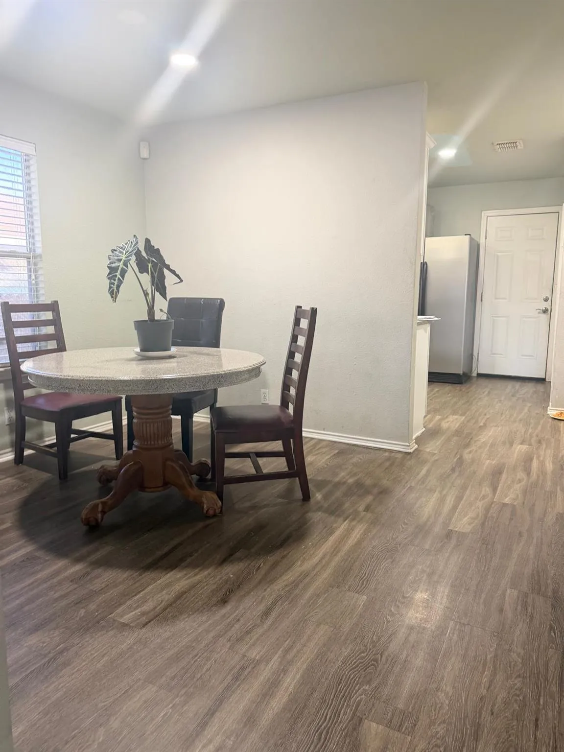 Photo 4 of 6009 WIDELEAF DR