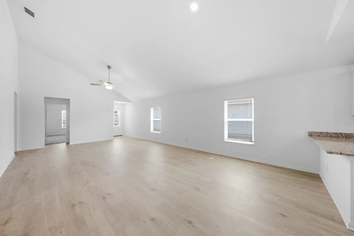 Photo 3 of 213 W LUNA BLUE LN
