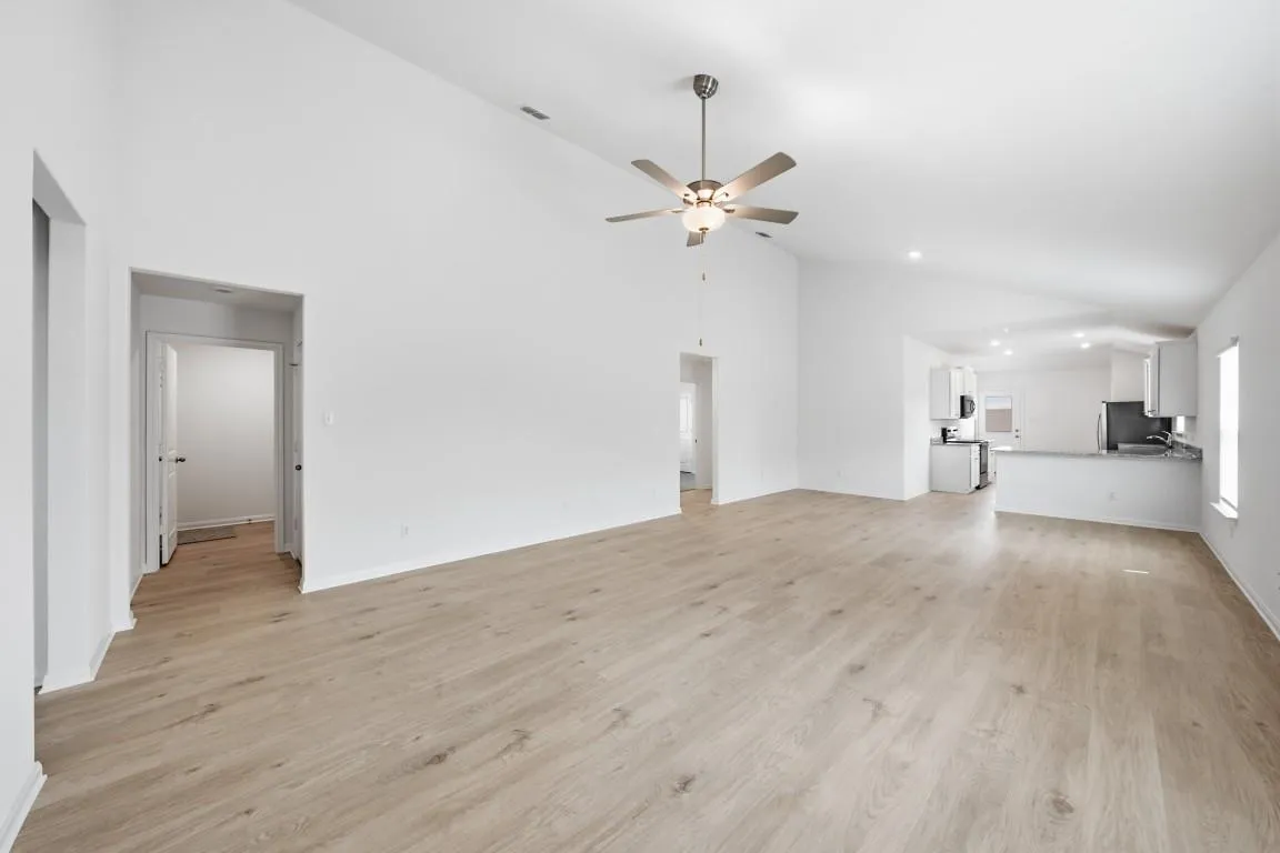 Photo 3 of 225 W LUNA BLUE LN