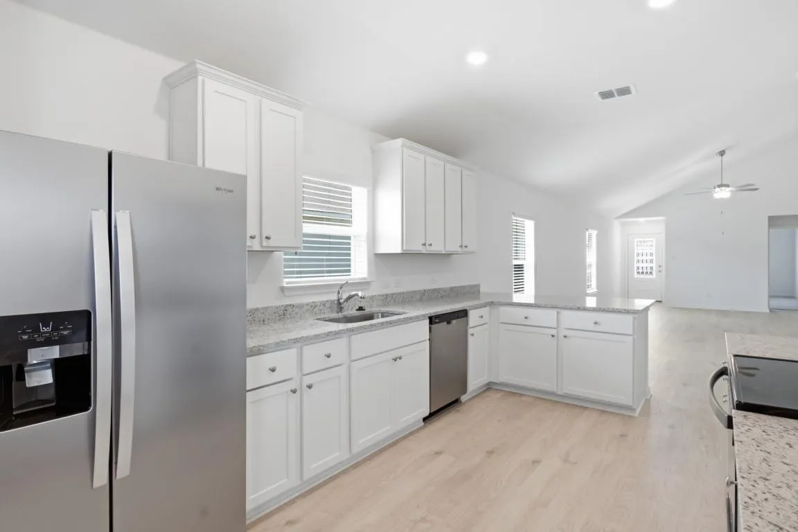 Photo 2 of 225 W LUNA BLUE LN